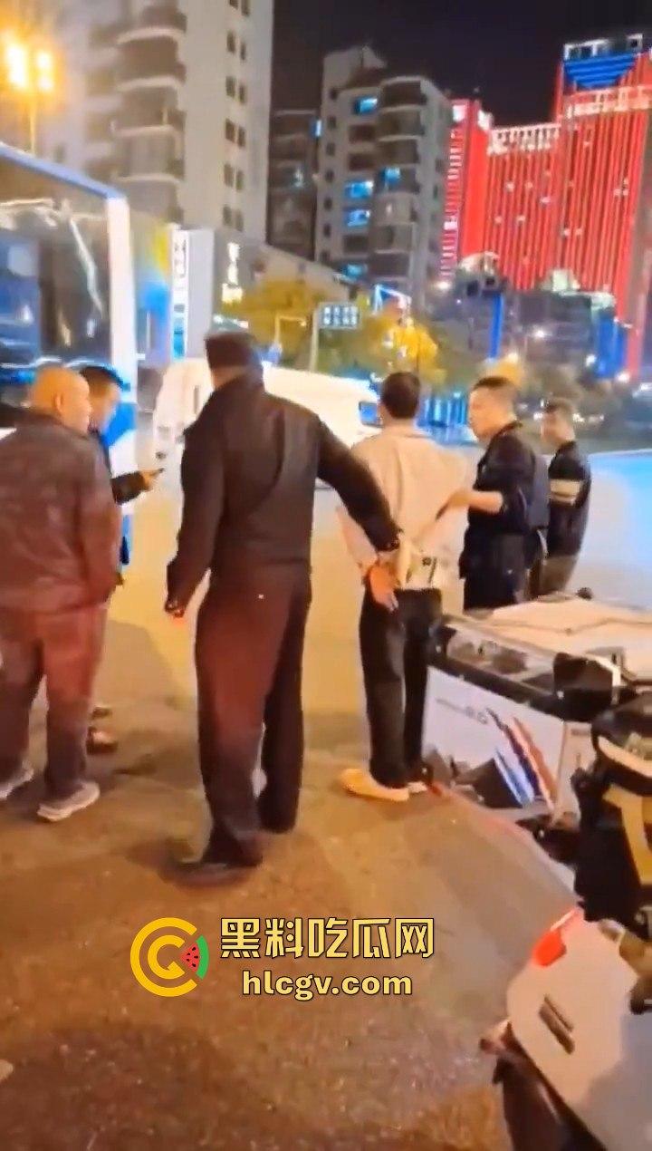 长沙星沙盼盼小学惊现人贩子！两人当街拐孩子，围观群众怒抓跑了一个！  第6张