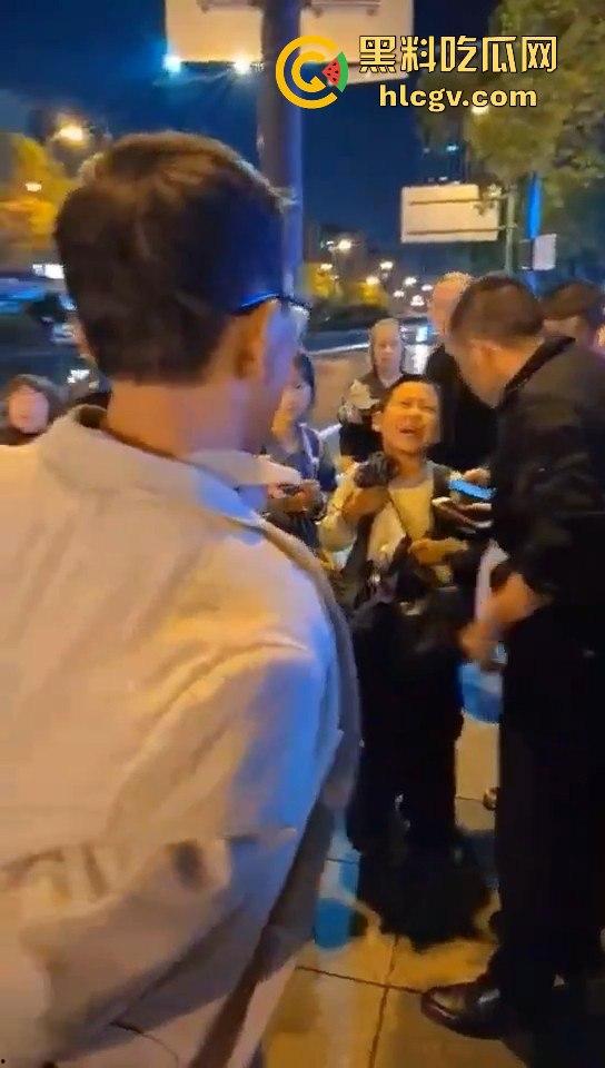 长沙星沙盼盼小学惊现人贩子！两人当街拐孩子，围观群众怒抓跑了一个！  第8张