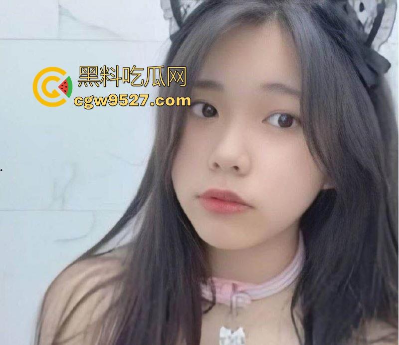 长春大学粉嫩清纯学妹【屠文蕾】宿舍自拍自慰，胆大不怕舍友发现，酒店为男友露脸口交，反差婊本色尽显！  第1张