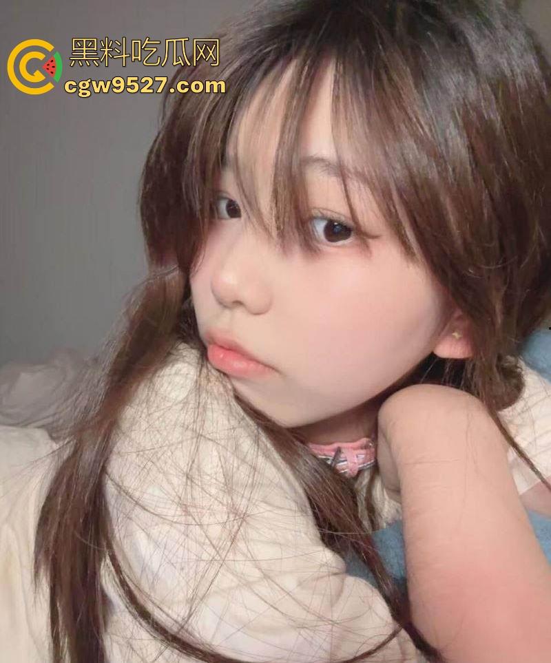 长春大学粉嫩清纯学妹【屠文蕾】宿舍自拍自慰，胆大不怕舍友发现，酒店为男友露脸口交，反差婊本色尽显！  第2张