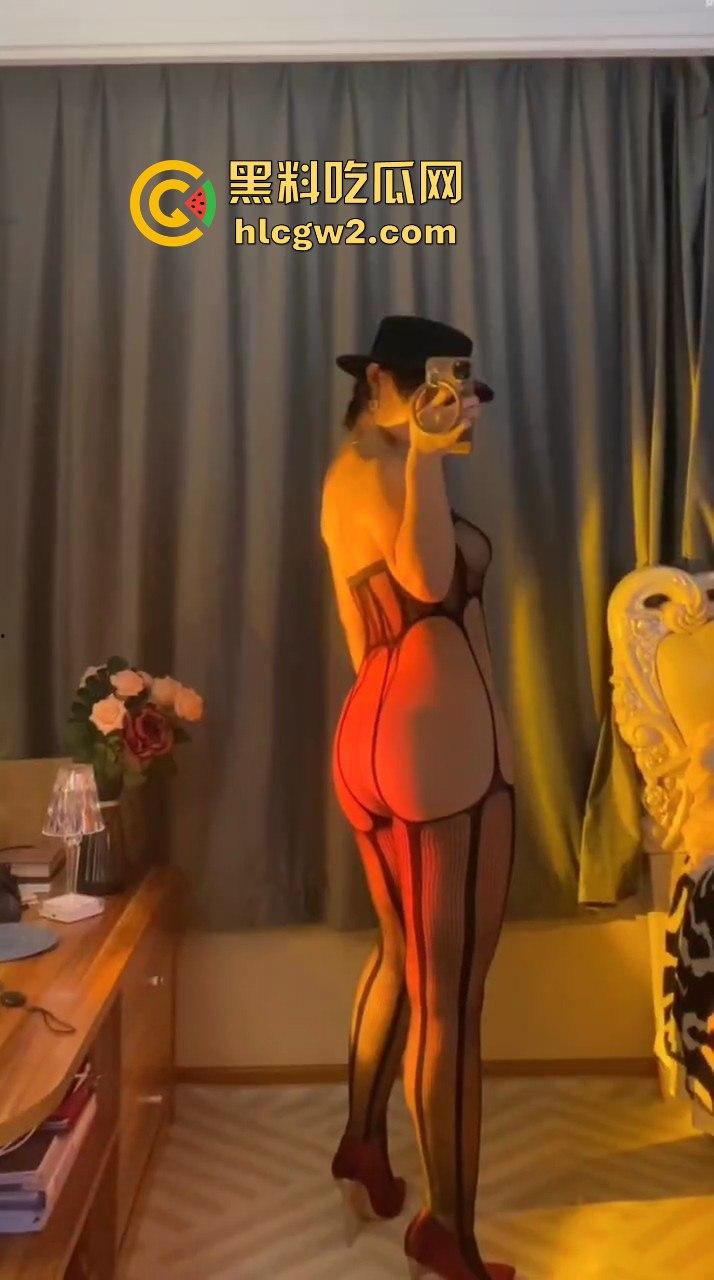 推特撸铁健身博主【甜甜】高端裸体健身局流出 这逼劲道十足能夹断钢管，恐怖如斯！  第14张