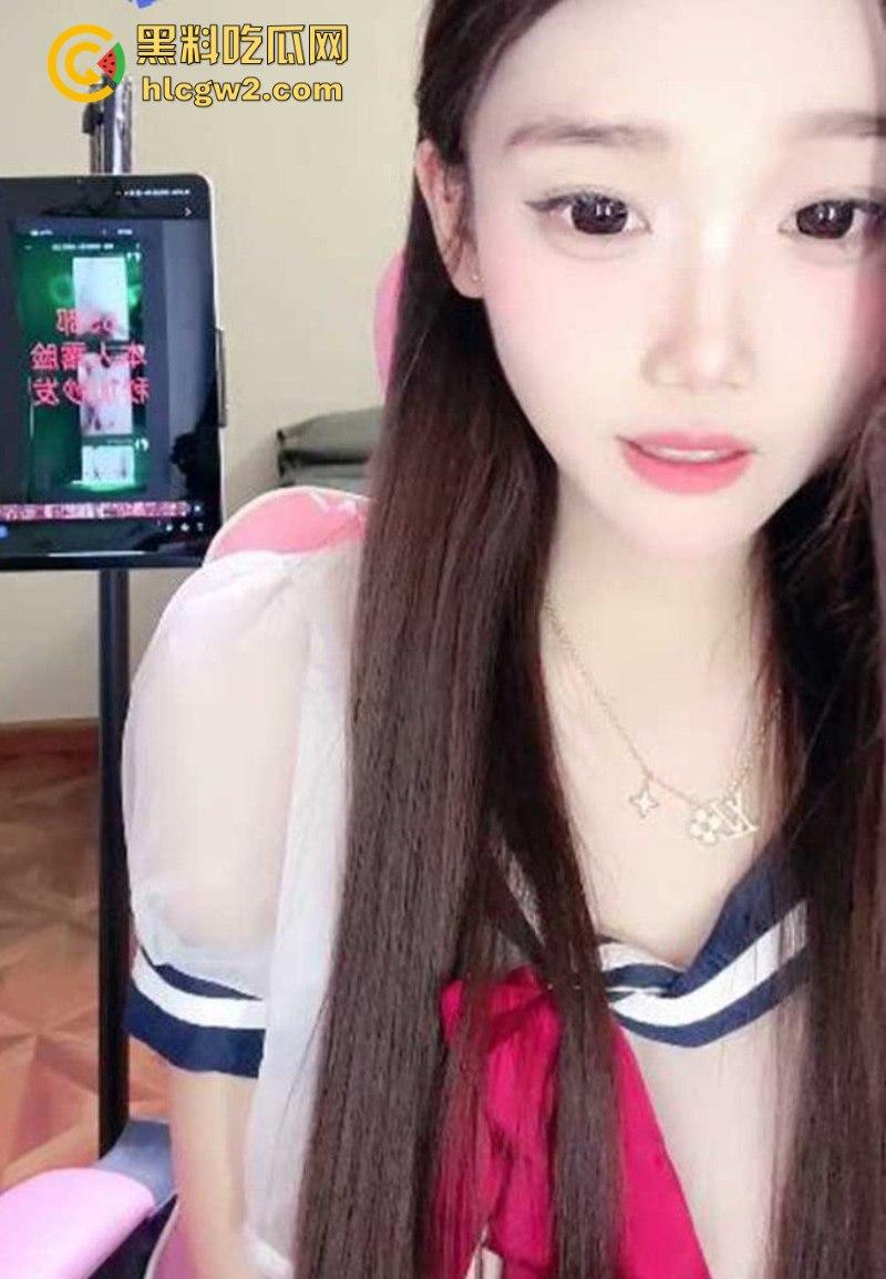 独家流出！网红福利姬【董小姐】放飞自我 美少女短裙全裸热舞 首次道具自慰流出白浆  第4张