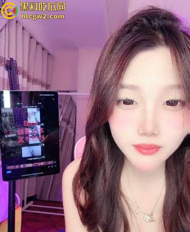 独家流出！网红福利姬【董小姐】放飞自我 美少女短裙全裸热舞 首次道具自慰流出白浆  第5张