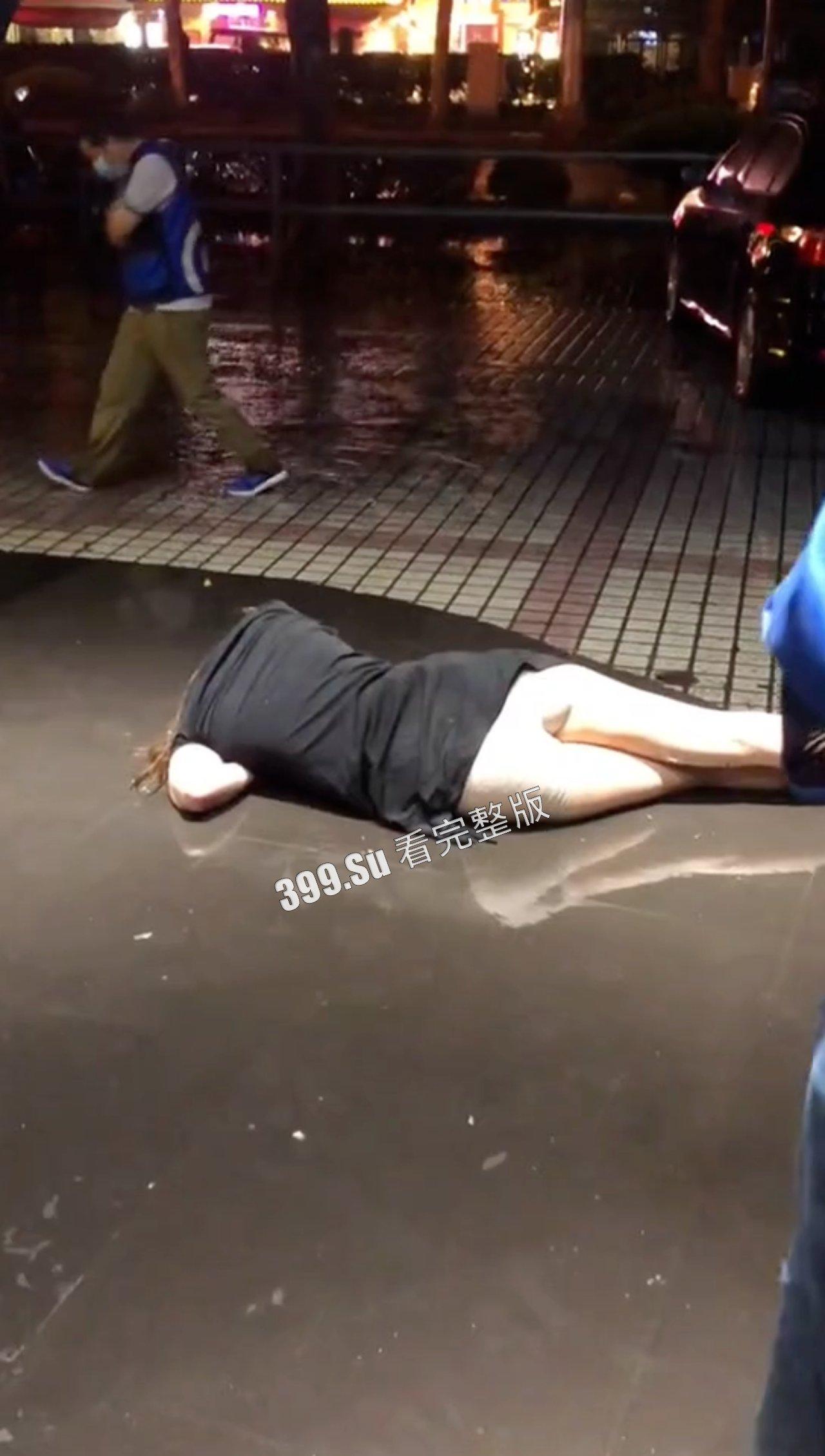 喝醉的小仙女 合集  丑态依旧百出 瘫软如死尸 有的直接现场被操 还放心女友独自去嗨？ （三） 第9张