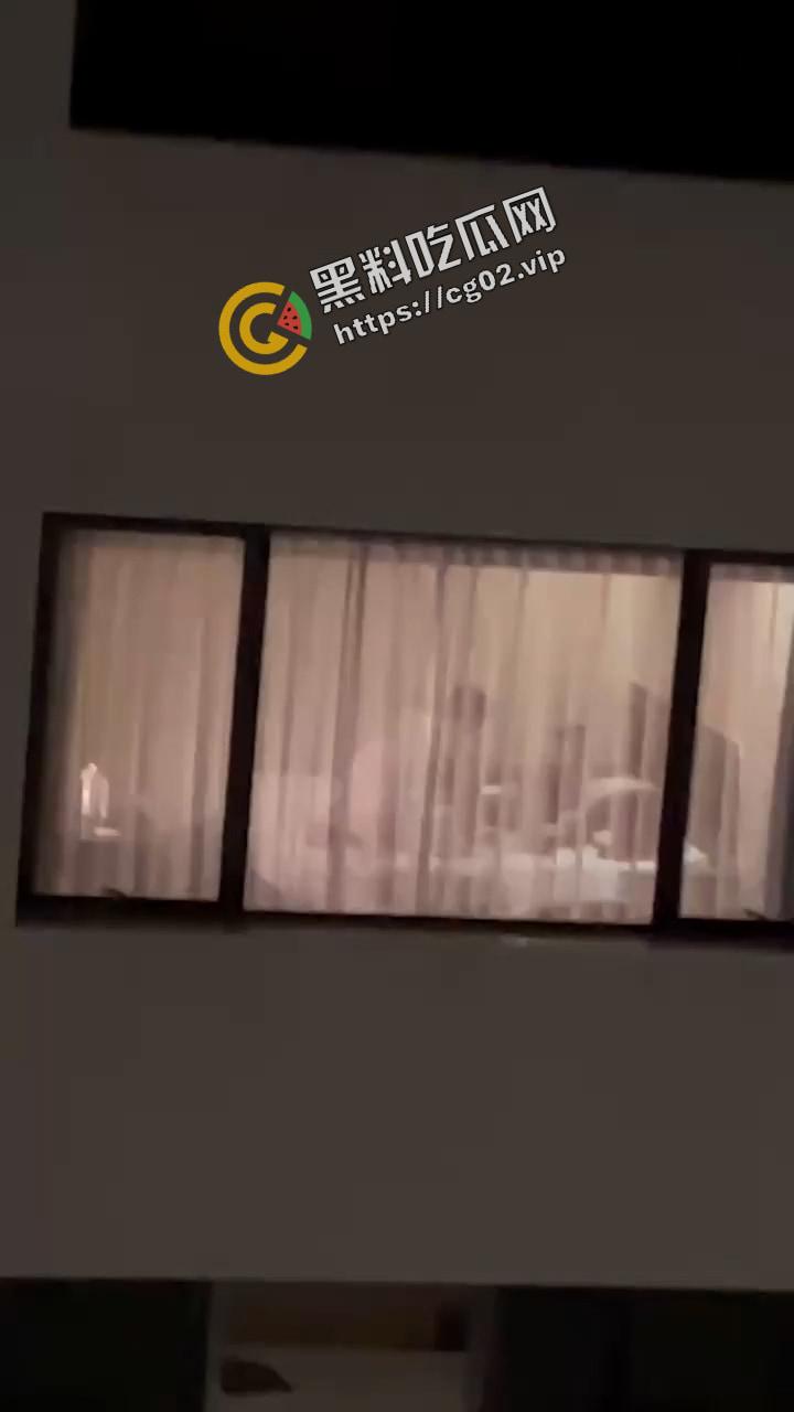 果然是好姐妹 现场直播解说 对面爱情动作片  第2张