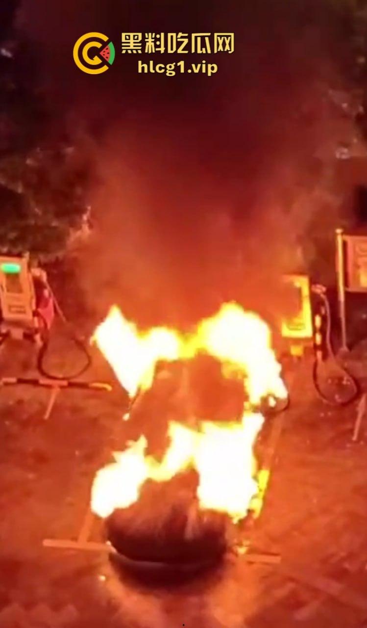 炸翻了！充电时发生严重爆炸 但极氪001 零自燃记录意外保持住了？  第5张