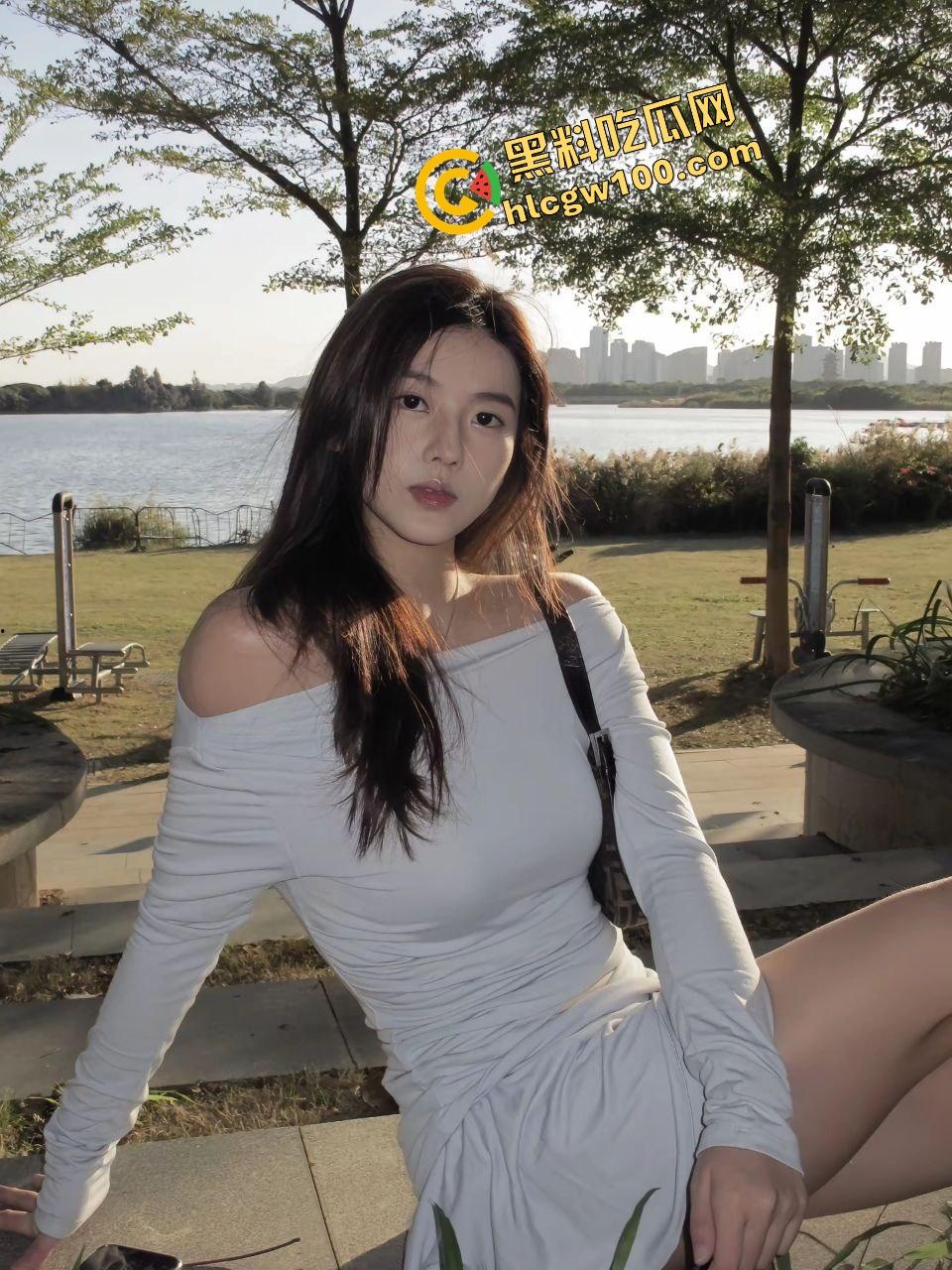 广西来宾肉感反差婊『徐艳萍』回农村老家发骚自慰！抠穴自拍淫荡泄密流出！原创独家曝光！  第1张