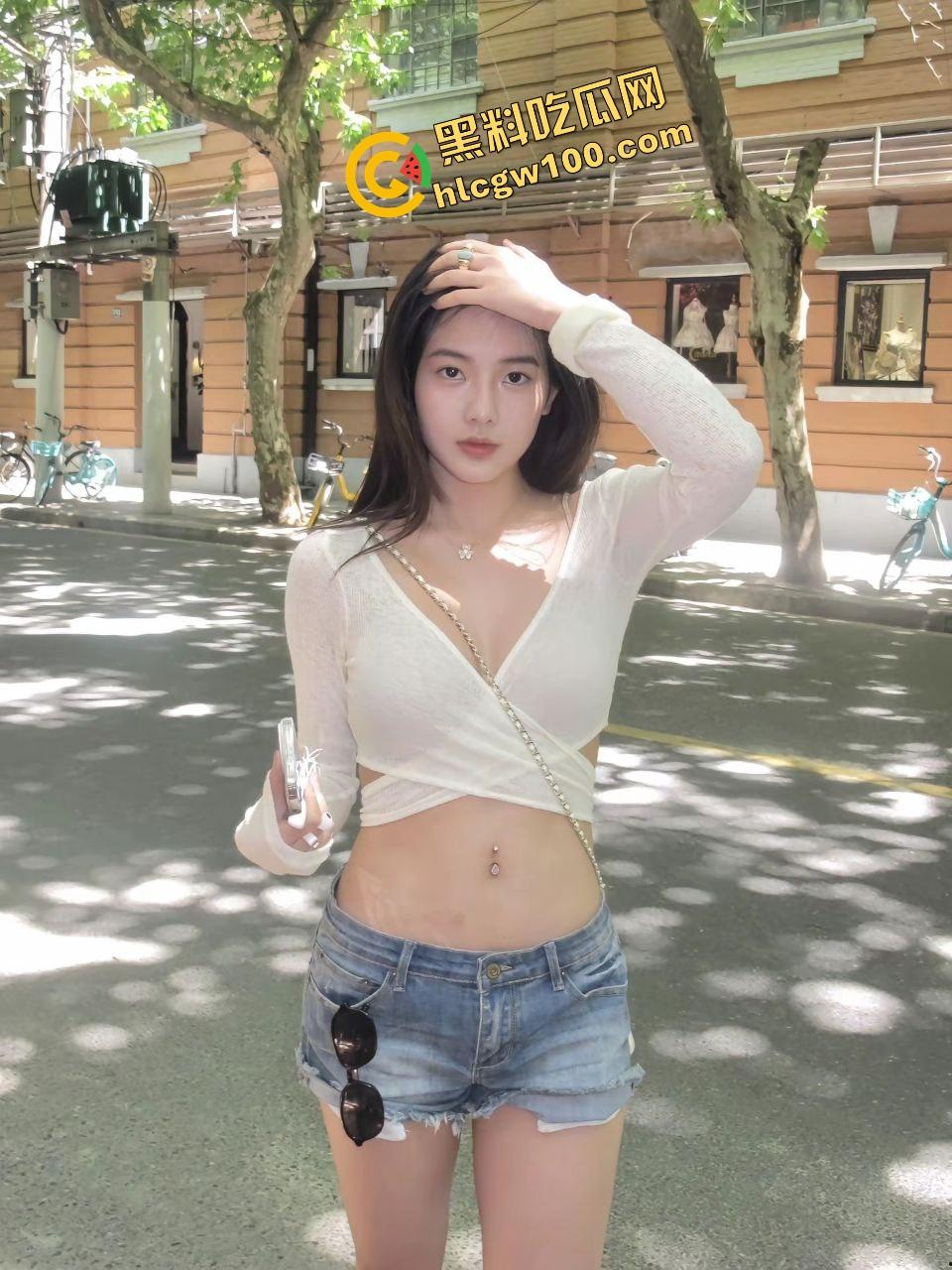 广西来宾肉感反差婊『徐艳萍』回农村老家发骚自慰！抠穴自拍淫荡泄密流出！原创独家曝光！  第3张