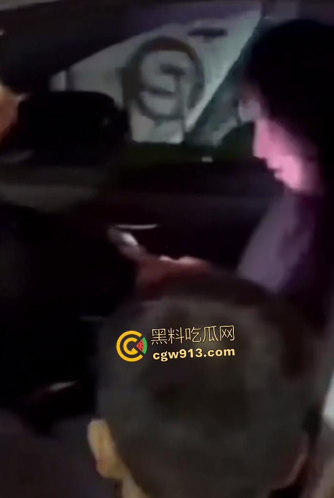 河南商丘乱伦被抓！婶婶勾搭外甥在车内翻云覆雨，家人到场抓奸打死渣男外甥，小男孩还护着禽兽老爸！  第1张