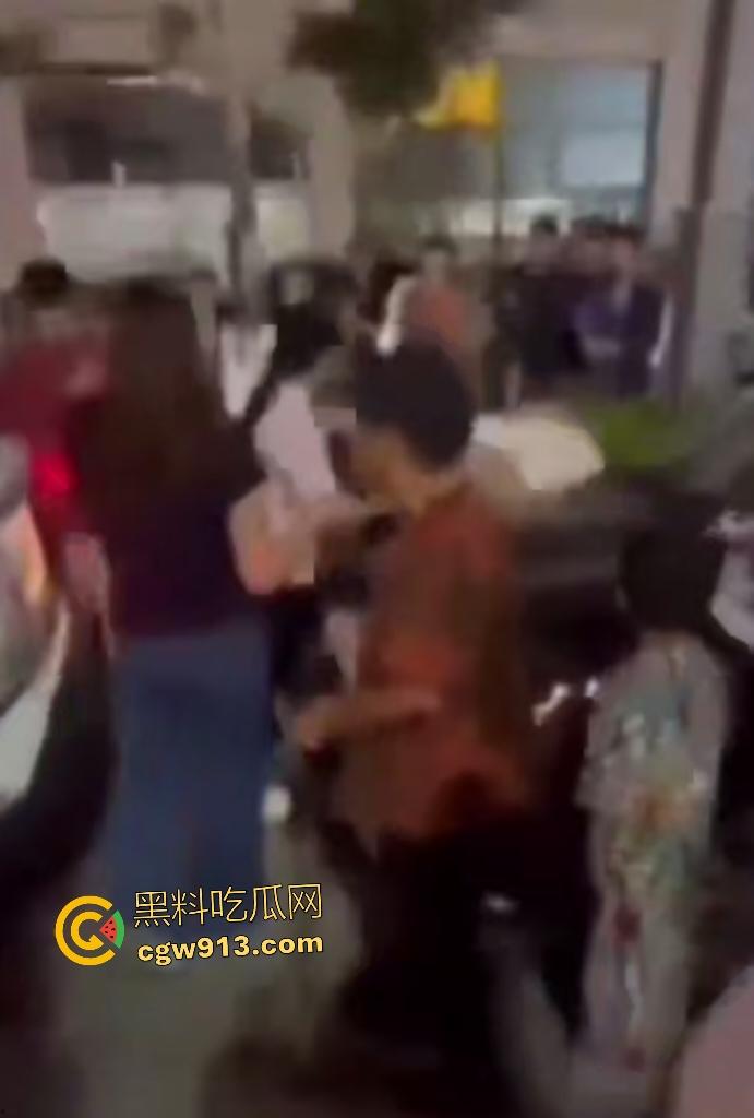 河南商丘乱伦被抓！婶婶勾搭外甥在车内翻云覆雨，家人到场抓奸打死渣男外甥，小男孩还护着禽兽老爸！  第8张