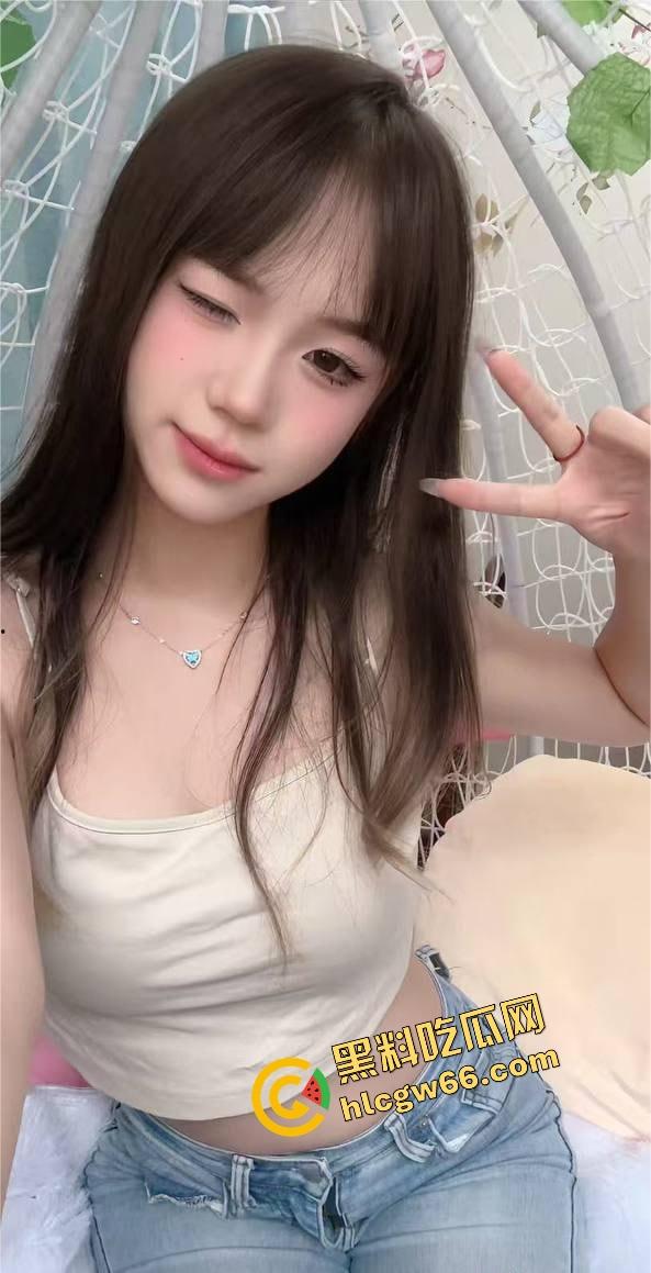 四川通江白虎骚婊『肖秋柔』电竞酒店猛操现场曝光，后入狂干一小时，小穴水多活儿贼骚！  第2张