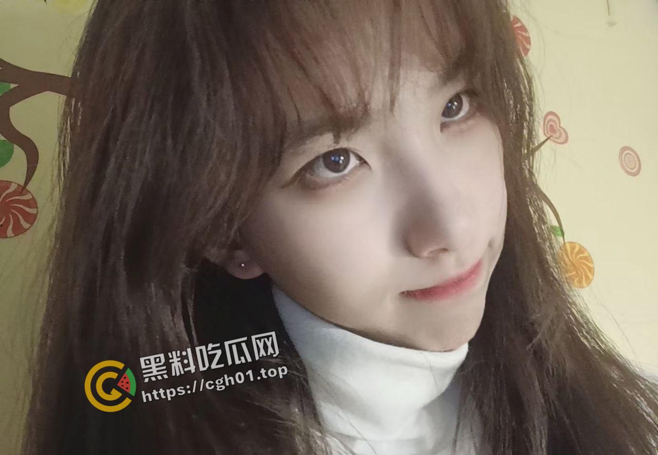 烟台理工学院母狗【安兆晨】反差婊装清高 叫声又浪又骚 自慰揉奶子勾引男人视频被流出  第1张