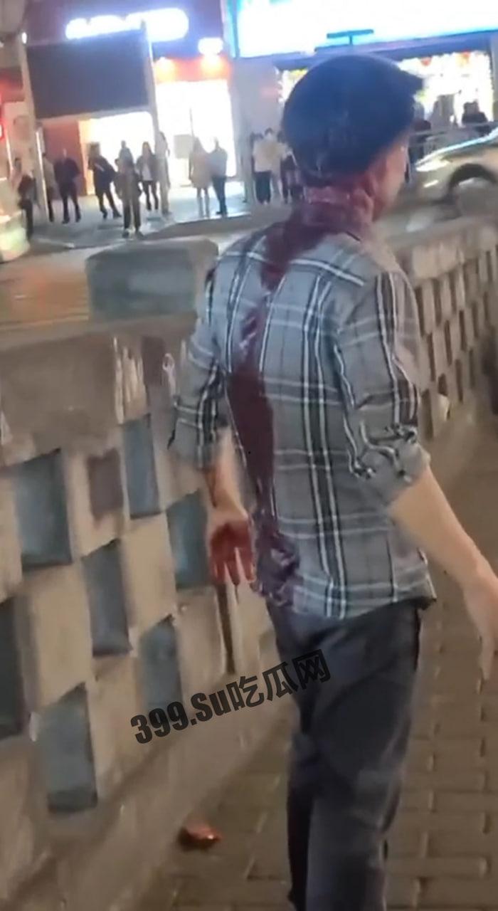 重庆 上热搜 重庆观音桥 男子持菜刀砍人致四名路人受伤  第4张