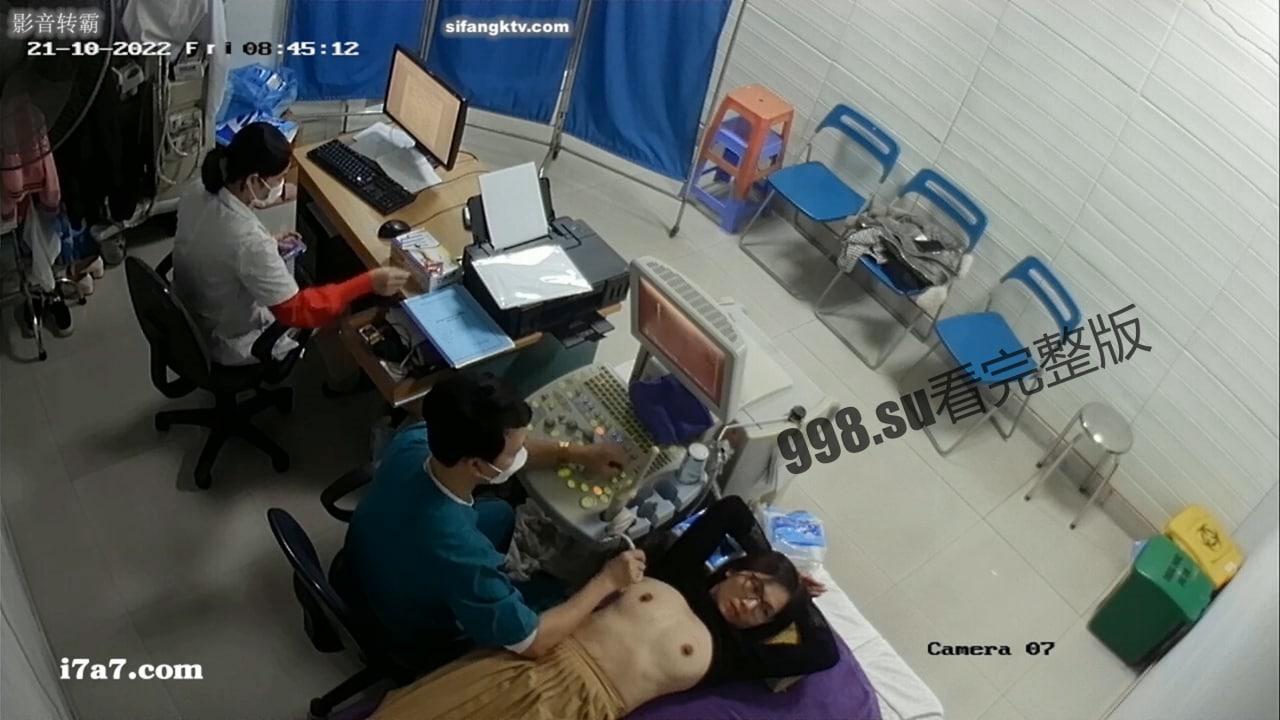 妇科偷拍 男医生帮眼镜少妇检查乳房阴道 少妇开始还有点不好意思 后面一边聊天一边笑  第1张