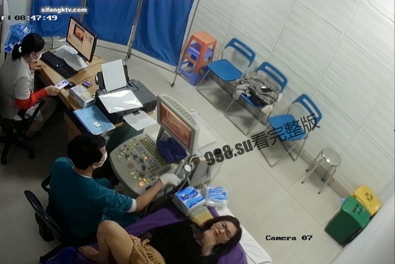 妇科偷拍 男医生帮眼镜少妇检查乳房阴道 少妇开始还有点不好意思 后面一边聊天一边笑  第2张