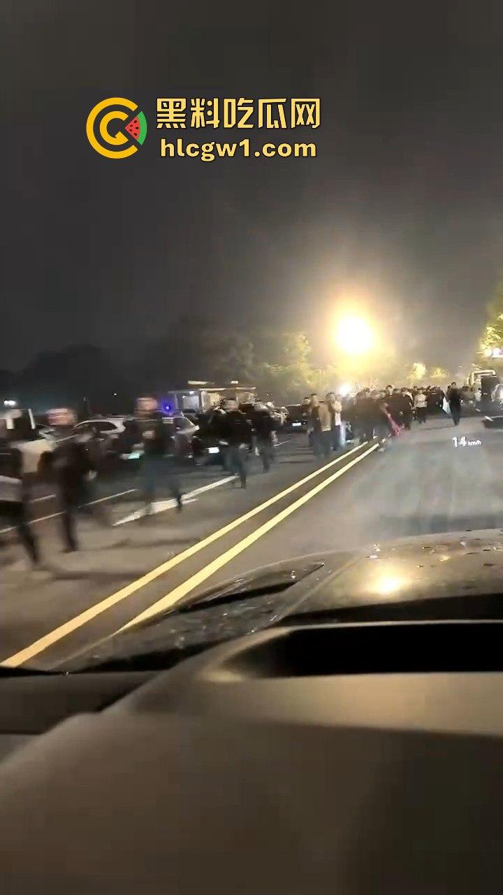 浙江义乌南山区地毯式搜索凶手!群众瑟瑟发抖,警方封锁整片山林! 第5张 浙江义乌南山区地毯式搜索凶手!群众瑟瑟发抖,警方封锁整片山林! 第5张