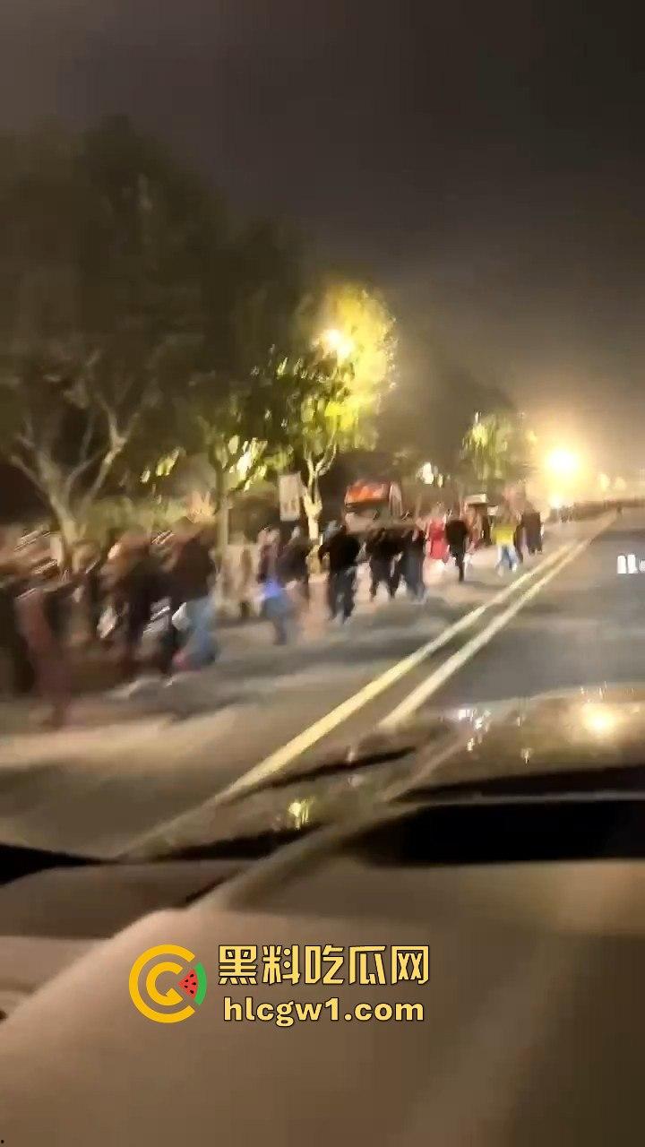 浙江义乌南山区地毯式搜索凶手!群众瑟瑟发抖,警方封锁整片山林! 第6张 浙江义乌南山区地毯式搜索凶手!群众瑟瑟发抖,警方封锁整片山林! 第6张