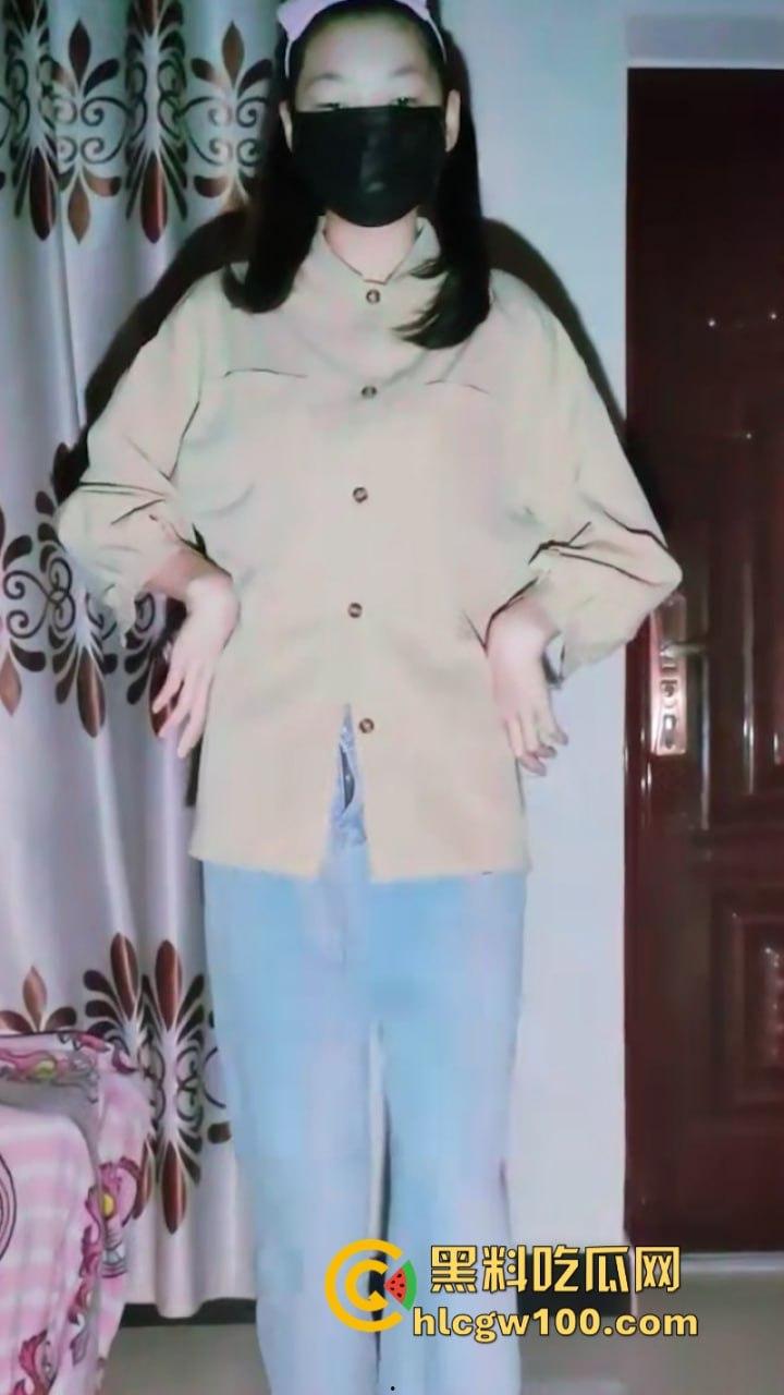 推特人瘦奶大小魔女【蒂米】最新定制私拍合集 裸舞顶胯道具自慰 被猛男无套抽插内射 第4张 推特人瘦奶大小魔女【蒂米】最新定制私拍合集 裸舞顶胯道具自慰 被猛男无套抽插内射 第4张