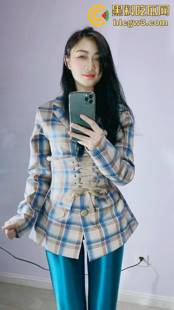 快手主播【尹美美哒】粉丝福利翻车!群内黄瓜插骚逼秀,直播间现场刮毛让人看傻! 第2张 快手主播【尹美美哒】粉丝福利翻车!群内黄瓜插骚逼秀,直播间现场刮毛让人看傻! 第2张