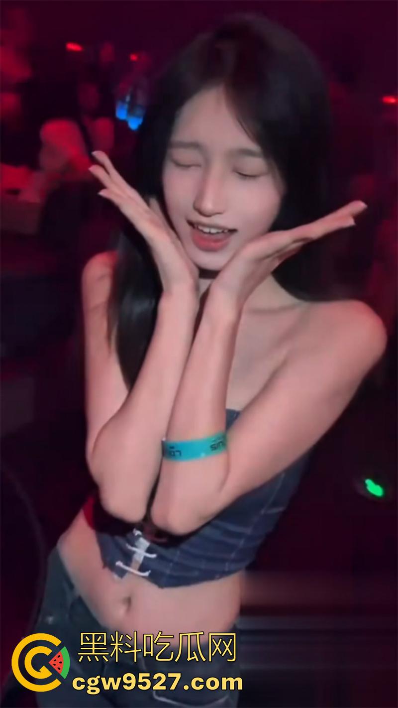 抖音54W粉丝网红【丘隹亘】,外表女神内在骚鸡,和男友恋爱期间,约炮榜一大哥卖逼,被男友曝光实锤! 第4张 抖音54W粉丝网红【丘隹亘】,外表女神内在骚鸡,和男友恋爱期间,约炮榜一大哥卖逼,被男友曝光实锤! 第4张