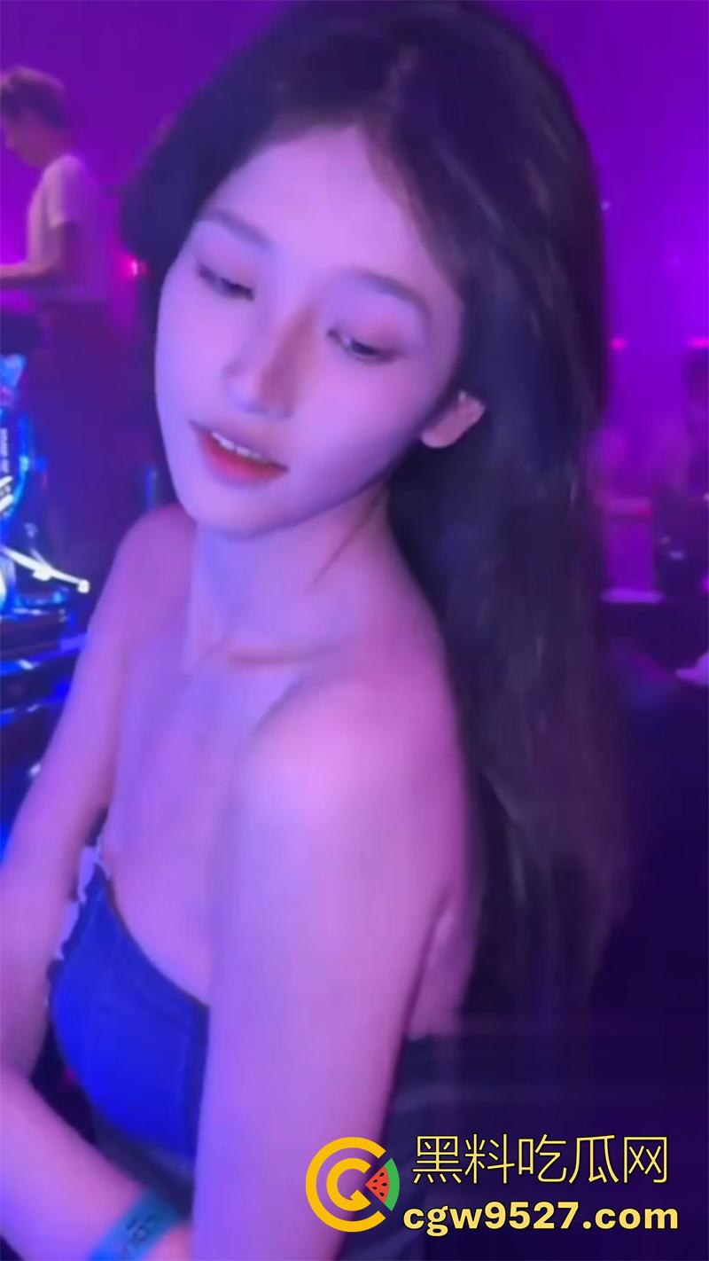 抖音54W粉丝网红【丘隹亘】,外表女神内在骚鸡,和男友恋爱期间,约炮榜一大哥卖逼,被男友曝光实锤! 第5张 抖音54W粉丝网红【丘隹亘】,外表女神内在骚鸡,和男友恋爱期间,约炮榜一大哥卖逼,被男友曝光实锤! 第5张