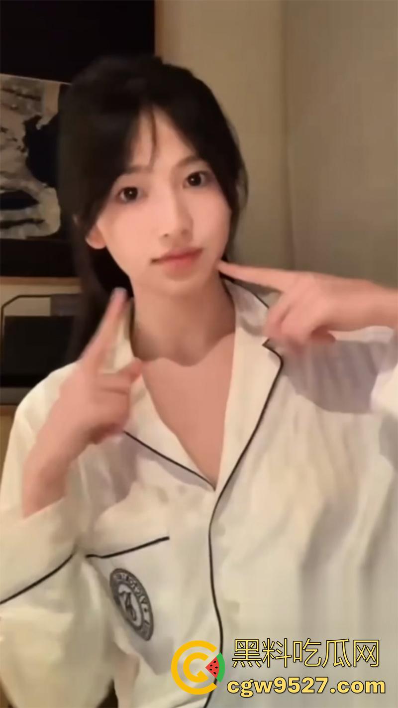 抖音54W粉丝网红【丘隹亘】,外表女神内在骚鸡,和男友恋爱期间,约炮榜一大哥卖逼,被男友曝光实锤! 第6张 抖音54W粉丝网红【丘隹亘】,外表女神内在骚鸡,和男友恋爱期间,约炮榜一大哥卖逼,被男友曝光实锤! 第6张