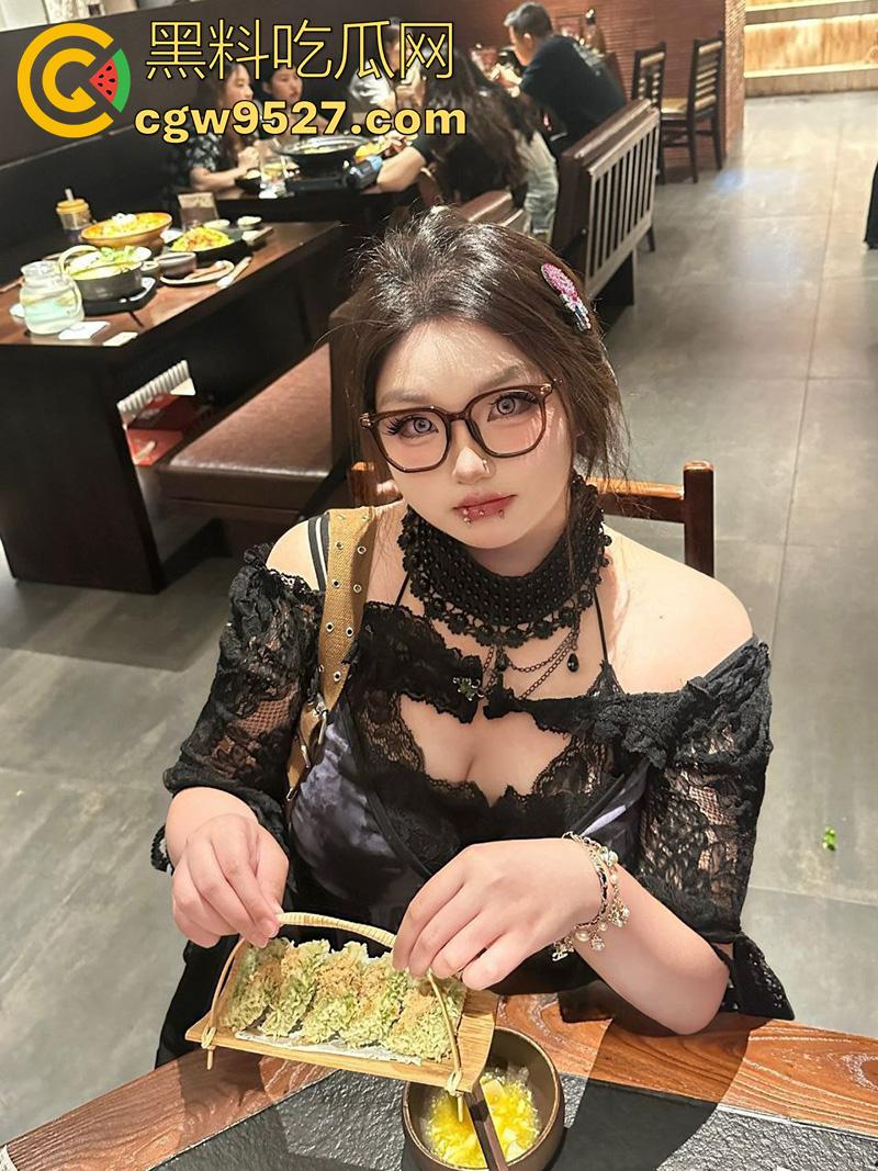 摄影师大神投稿,漫展认识的微胖女神,身材高挑丰乳肥臀,穿上诱人丝袜真是让人欲罢不能! 第5张 摄影师大神投稿,漫展认识的微胖女神,身材高挑丰乳肥臀,穿上诱人丝袜真是让人欲罢不能! 第5张