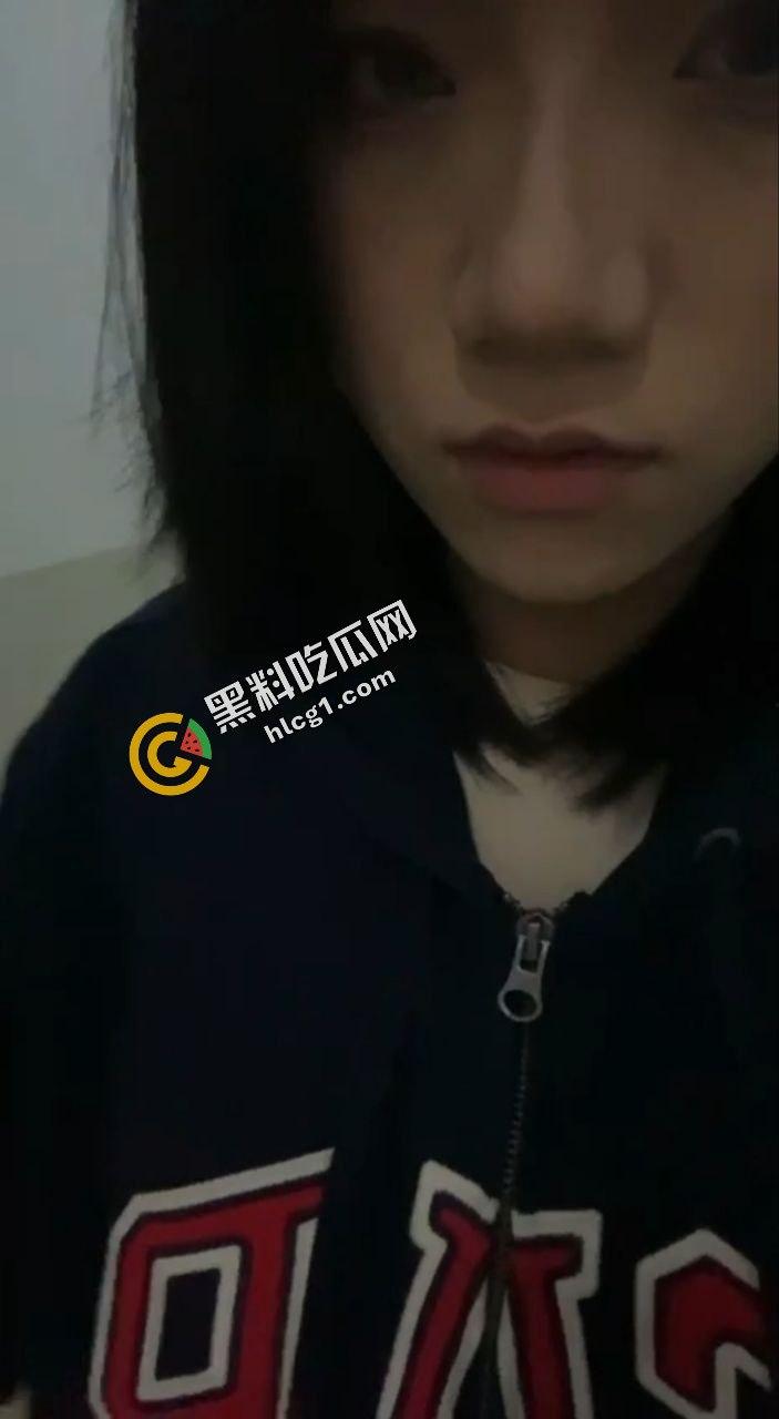 江苏建筑技术学院 很嫩很清纯的大二学妹 被多金学长利用钞票成功得吃 拍摄视频流出 第3张 江苏建筑技术学院 很嫩很清纯的大二学妹 被多金学长利用钞票成功得吃 拍摄视频流出 第3张