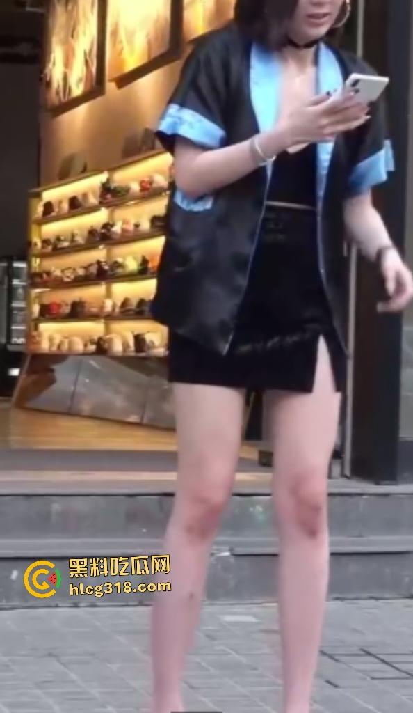 公司女高管【Viva姐】街头蹲下露逼夹跳蛋被偷拍,起身后走路步伐踉跄,应该是被金主遥控加大马力了! 第1张 公司女高管【Viva姐】街头蹲下露逼夹跳蛋被偷拍,起身后走路步伐踉跄,应该是被金主遥控加大马力了! 第1张