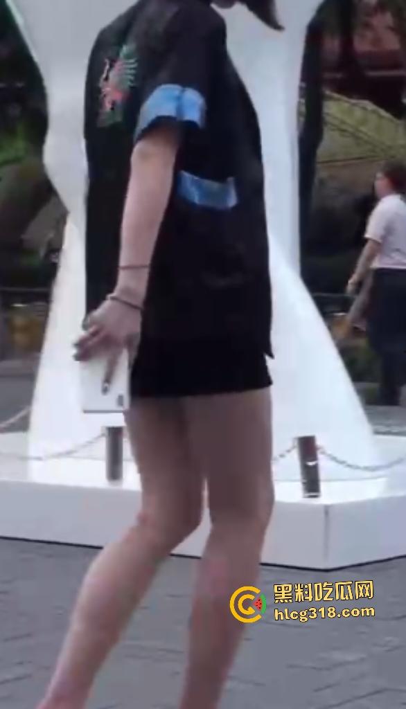 公司女高管【Viva姐】街头蹲下露逼夹跳蛋被偷拍,起身后走路步伐踉跄,应该是被金主遥控加大马力了! 第6张 公司女高管【Viva姐】街头蹲下露逼夹跳蛋被偷拍,起身后走路步伐踉跄,应该是被金主遥控加大马力了! 第6张