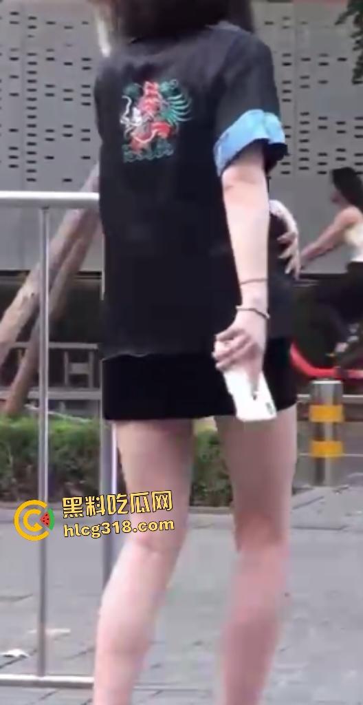 公司女高管【Viva姐】街头蹲下露逼夹跳蛋被偷拍,起身后走路步伐踉跄,应该是被金主遥控加大马力了! 第7张 公司女高管【Viva姐】街头蹲下露逼夹跳蛋被偷拍,起身后走路步伐踉跄,应该是被金主遥控加大马力了! 第7张