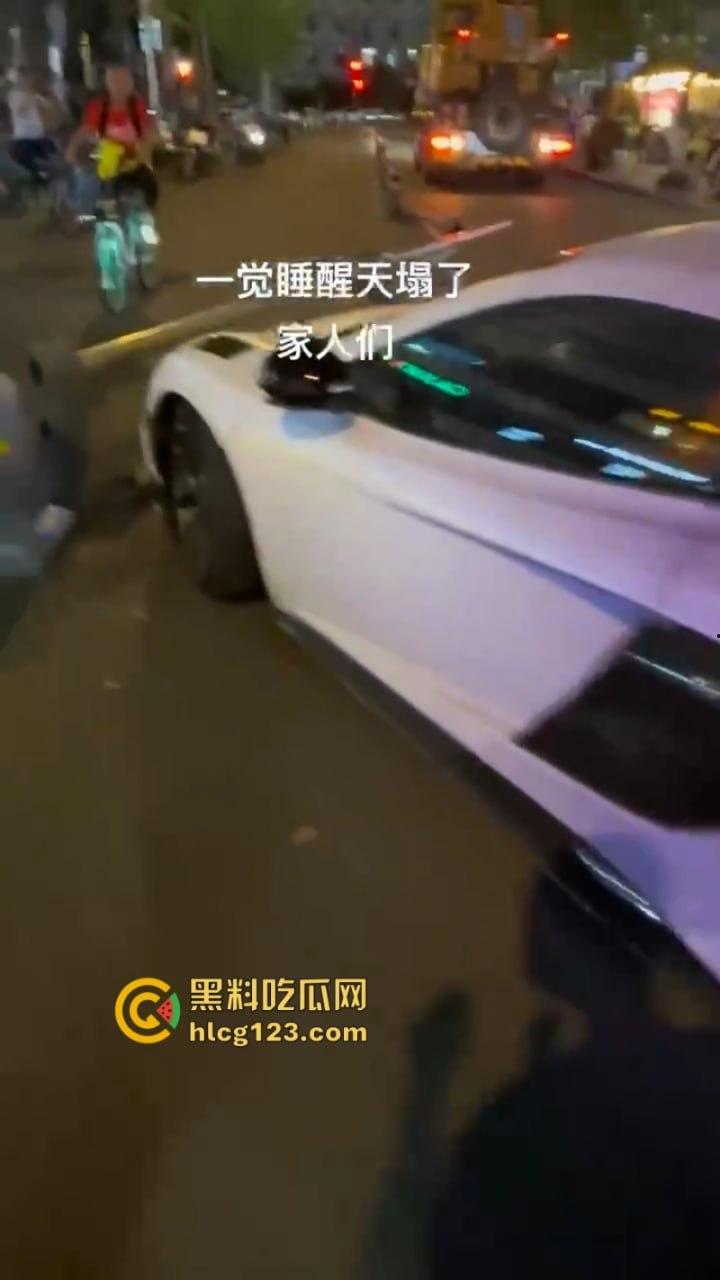 成都百万级神车被干废 租车装杯 妹子还没接到 先负债百万 现场视频看得肝疼 第7张 成都百万级神车被干废 租车装杯 妹子还没接到 先负债百万 现场视频看得肝疼 第7张