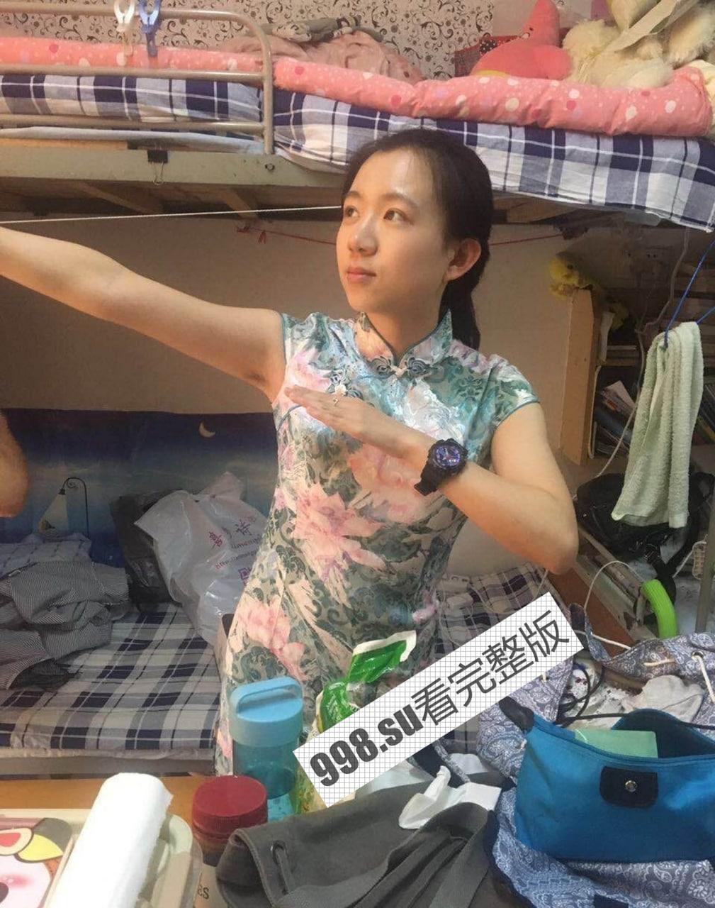 你上王者我上你！青岛反差淫娃谢梦娜约炮不忘和男友开黑玩王者！  第2张