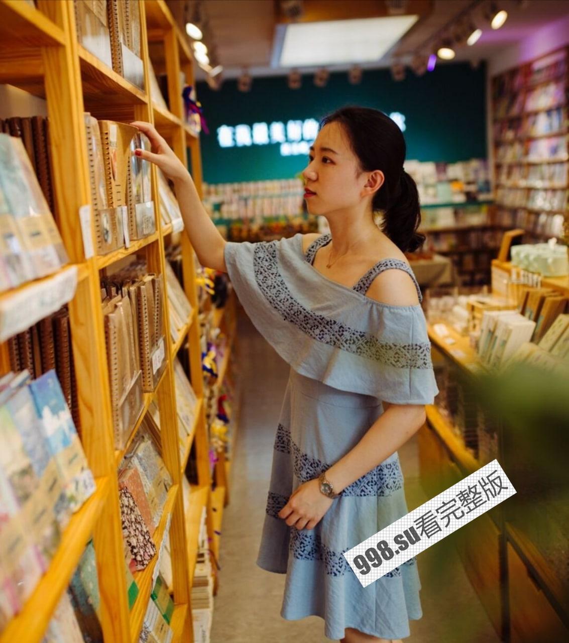 你上王者我上你！青岛反差淫娃谢梦娜约炮不忘和男友开黑玩王者！  第5张