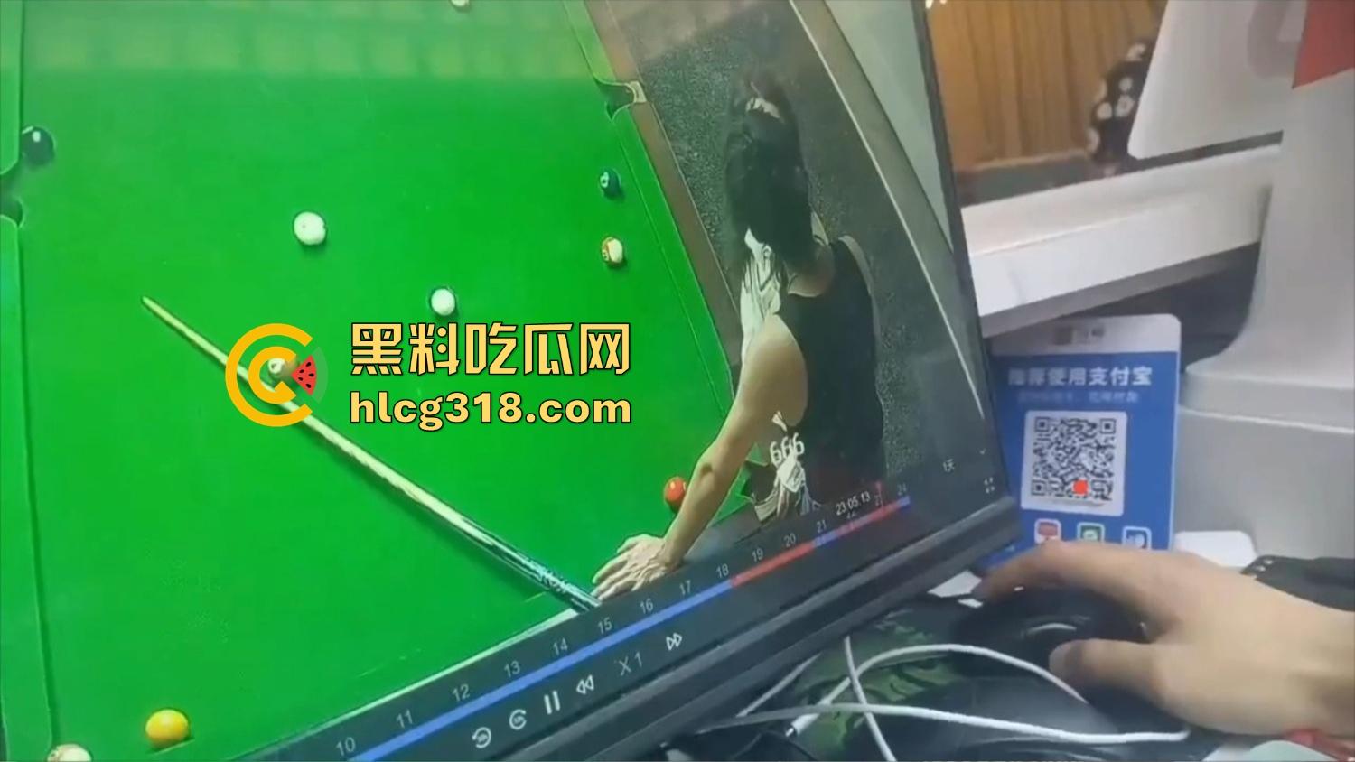 点个陪玩不打球,哥们台球厅现场抠逼上头,老板边抽烟边看监控笑了,抠个逼你也别忘了换手啊! 第7张 点个陪玩不打球,哥们台球厅现场抠逼上头,老板边抽烟边看监控笑了,抠个逼你也别忘了换手啊! 第7张