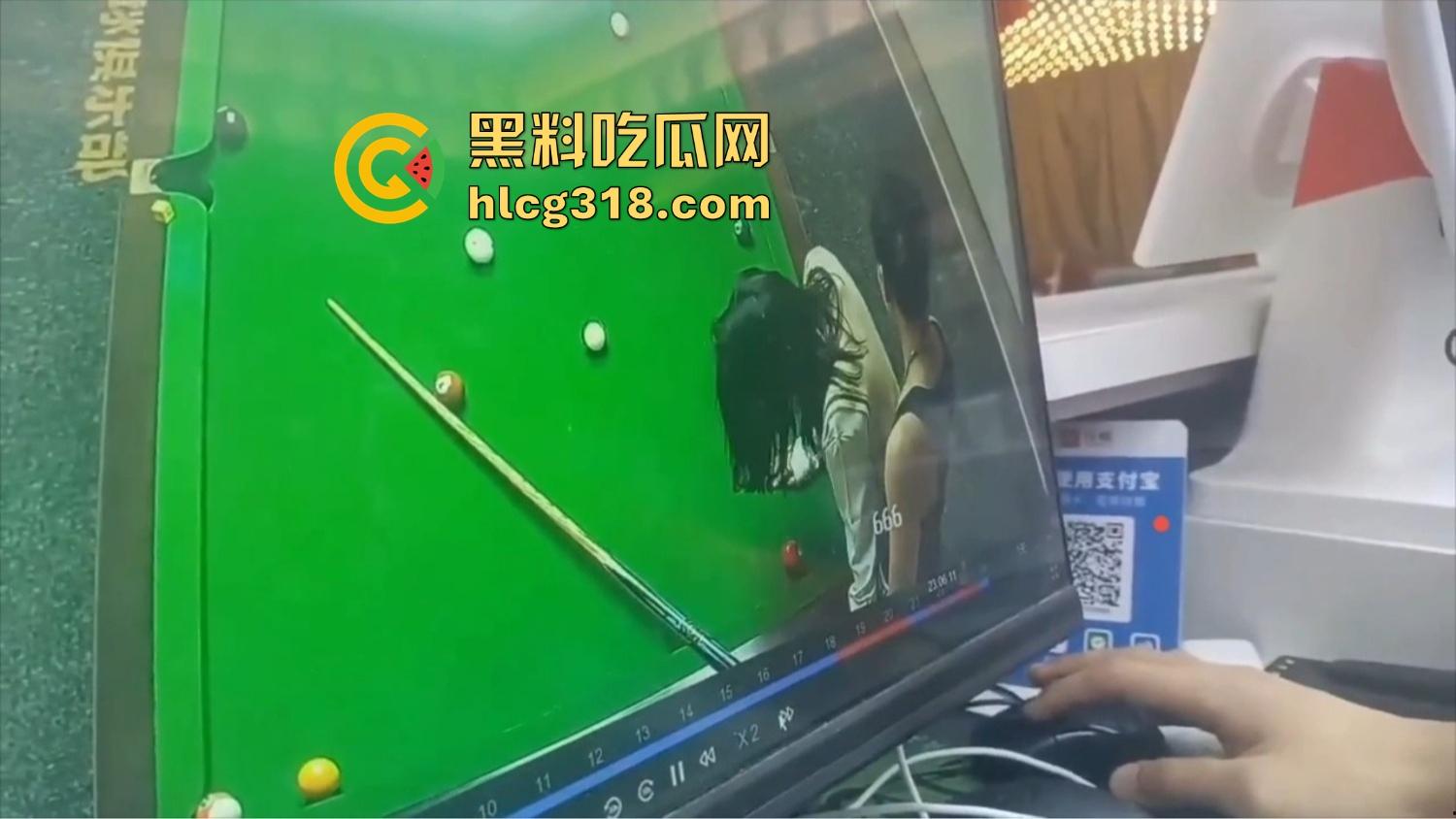 点个陪玩不打球,哥们台球厅现场抠逼上头,老板边抽烟边看监控笑了,抠个逼你也别忘了换手啊! 第8张 点个陪玩不打球,哥们台球厅现场抠逼上头,老板边抽烟边看监控笑了,抠个逼你也别忘了换手啊! 第8张