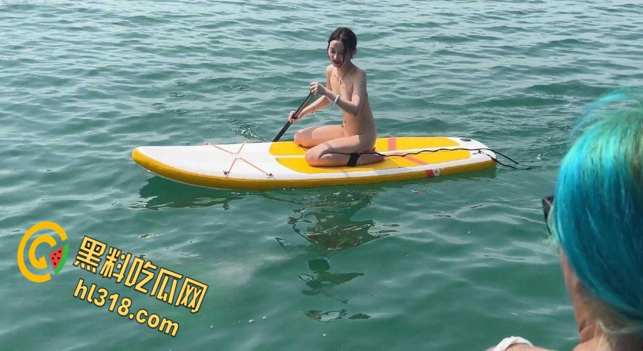 天气太热一道亮丽的风景线,极品气质美女裸体划船出游,给骚逼散散味,清凉一夏! 第3张 天气太热一道亮丽的风景线,极品气质美女裸体划船出游,给骚逼散散味,清凉一夏! 第3张