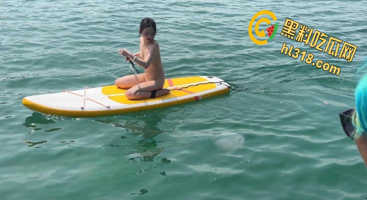 天气太热一道亮丽的风景线,极品气质美女裸体划船出游,给骚逼散散味,清凉一夏! 第4张 天气太热一道亮丽的风景线,极品气质美女裸体划船出游,给骚逼散散味,清凉一夏! 第4张