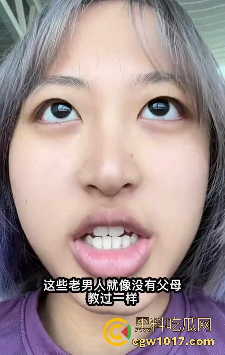 丑逼澳大留学生抖音搞盯射!这么丑的颜值搞盯射是谁给她的勇气啊,面对这样的货色谁能射出来啊,真搞笑! 第3张 丑逼澳大留学生抖音搞盯射!这么丑的颜值搞盯射是谁给她的勇气啊,面对这样的货色谁能射出来啊,真搞笑! 第3张