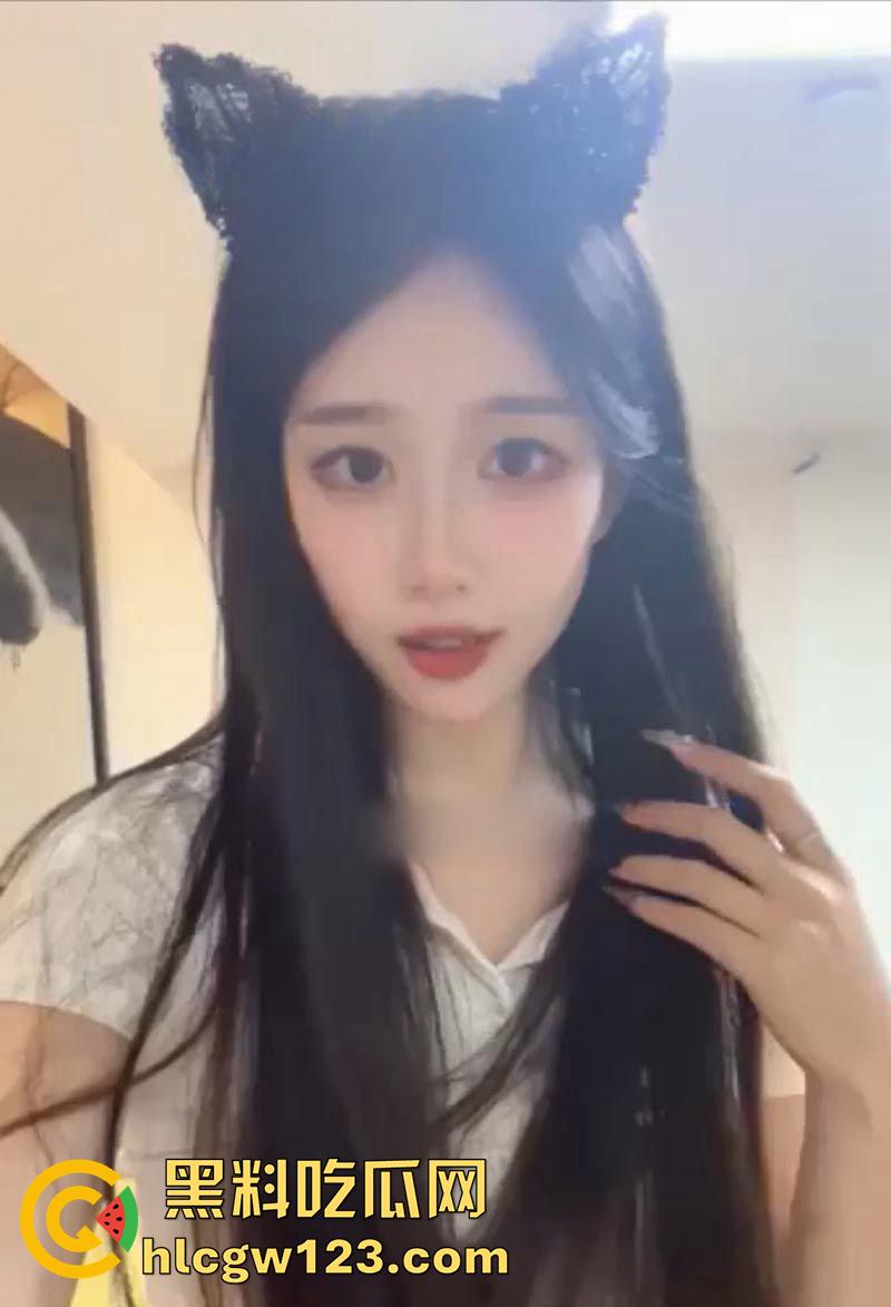 御姐身材火辣尤物【刘思琪】,广东艺术职业学院性感校花,约炮金主傲人大奶晃得人眼花! 第3张 御姐身材火辣尤物【刘思琪】,广东艺术职业学院性感校花,约炮金主傲人大奶晃得人眼花! 第3张