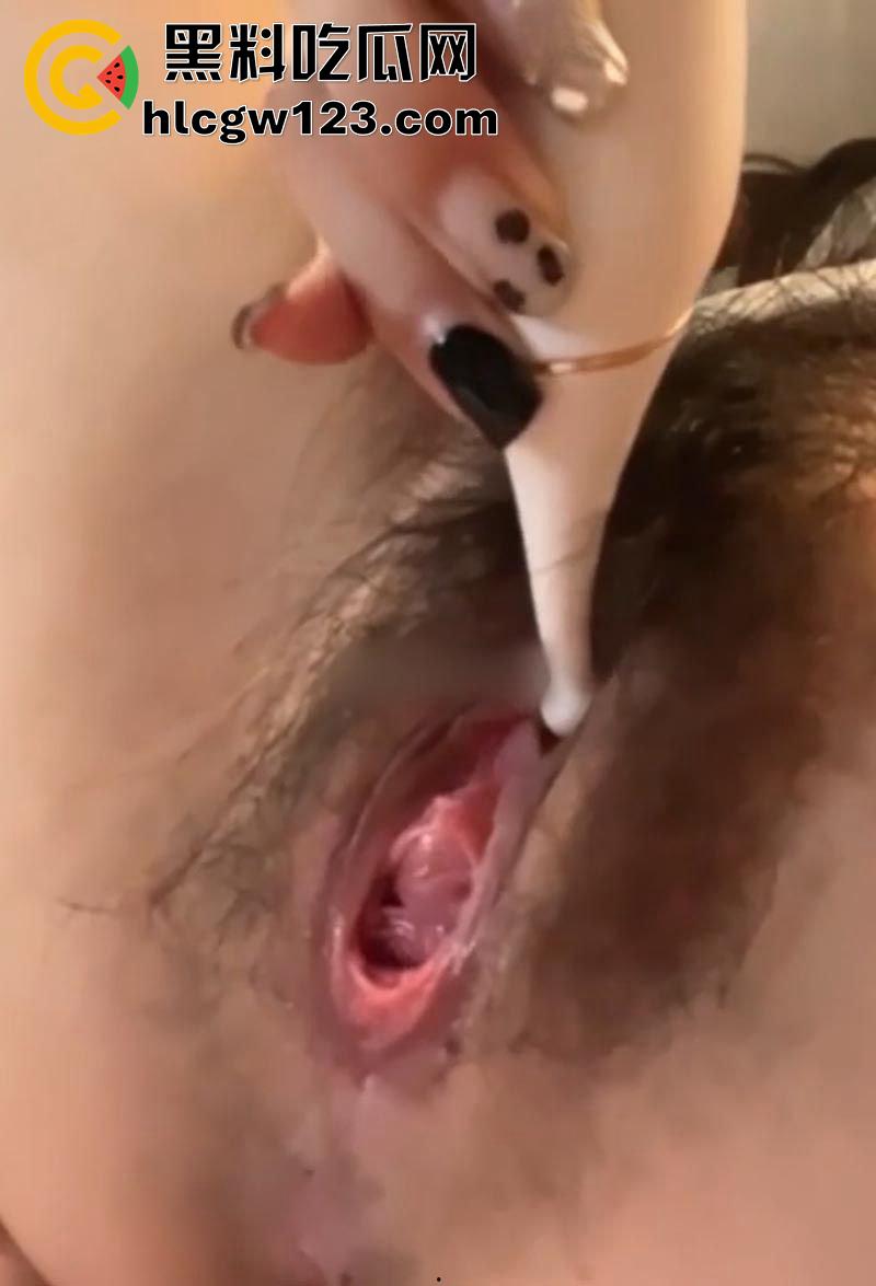 御姐身材火辣尤物【刘思琪】,广东艺术职业学院性感校花,约炮金主傲人大奶晃得人眼花! 第8张 御姐身材火辣尤物【刘思琪】,广东艺术职业学院性感校花,约炮金主傲人大奶晃得人眼花! 第8张