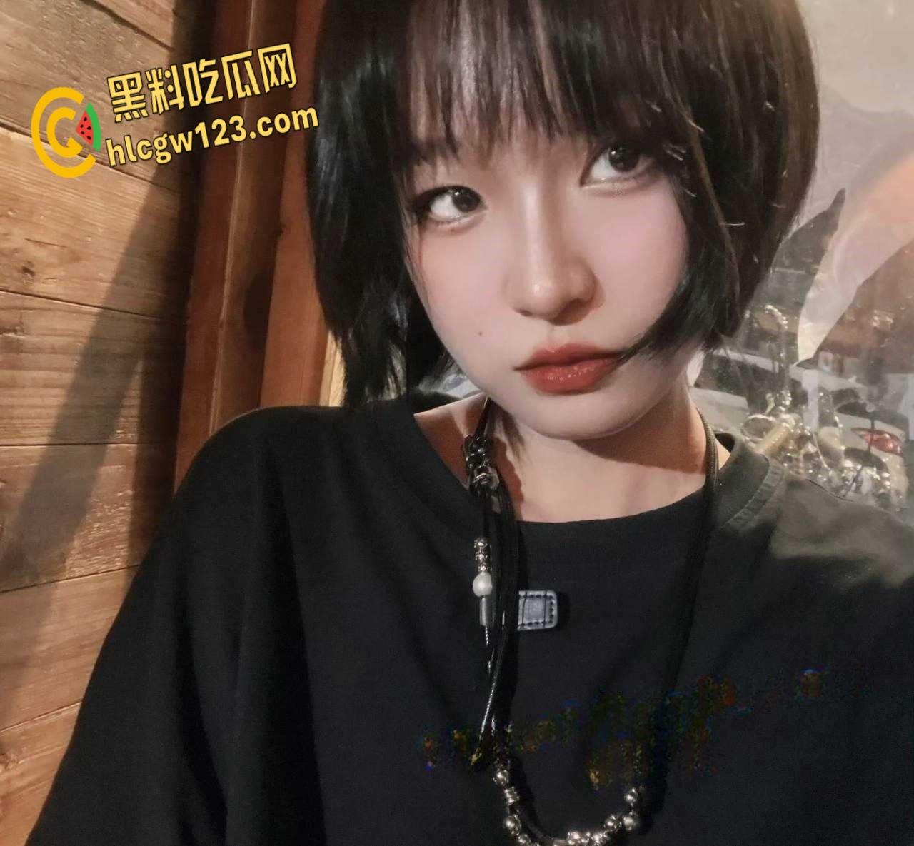 武汉政法大学学生妹【周芸芸】,大学期间与视频被男友出卖,酒店开房破处叫声真大 ! 第1张 武汉政法大学学生妹【周芸芸】,大学期间与视频被男友出卖,酒店开房破处叫声真大 ! 第1张