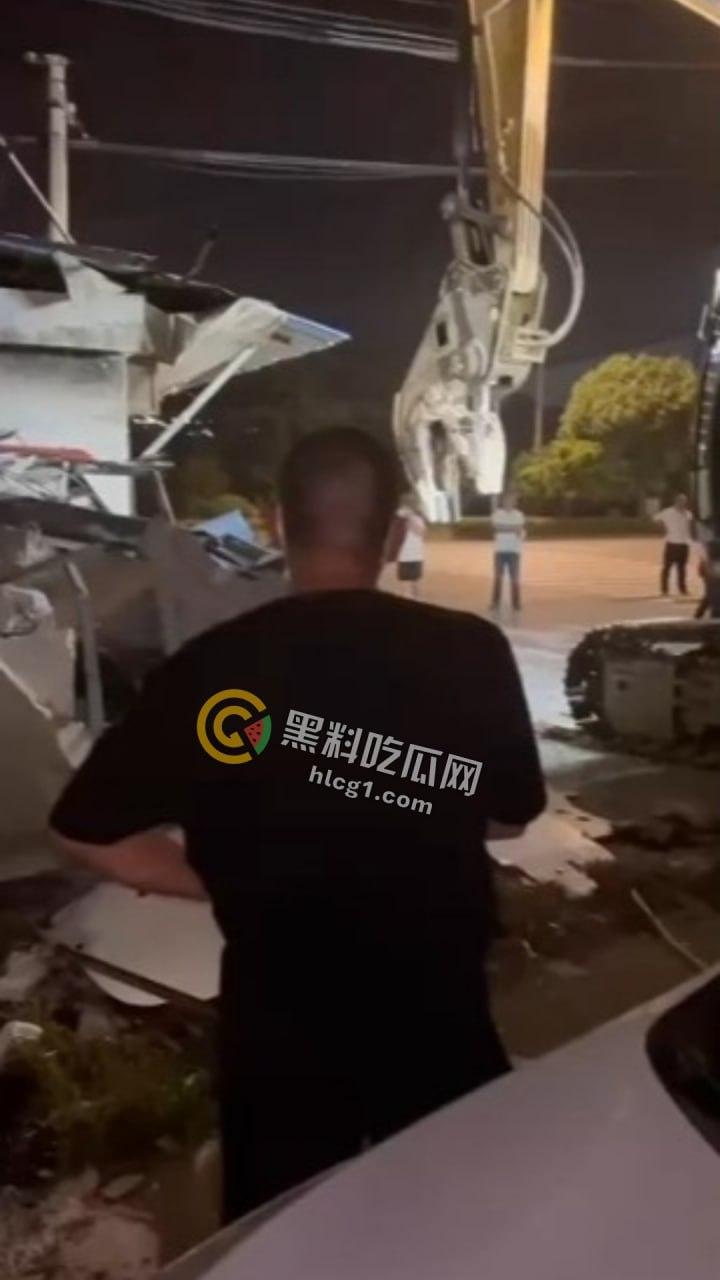 扬州西湖镇7月11日强拆风波,神秘人员暴力殴打致多人住院! 第8张 扬州西湖镇7月11日强拆风波,神秘人员暴力殴打致多人住院! 第8张