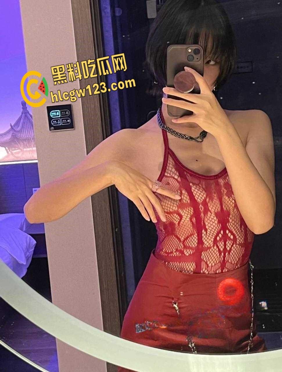 武汉政法大学学生妹【周芸芸】,大学期间与视频被男友出卖,酒店开房破处叫声真大 ! 第4张 武汉政法大学学生妹【周芸芸】,大学期间与视频被男友出卖,酒店开房破处叫声真大 ! 第4张