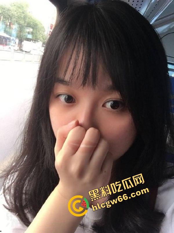 黄山技校反差骚妹【李丹尼】酒店黑丝口交全程曝光,大鲍鱼开发成通道,开房爽到喷水! 第2张 黄山技校反差骚妹【李丹尼】酒店黑丝口交全程曝光,大鲍鱼开发成通道,开房爽到喷水! 第2张