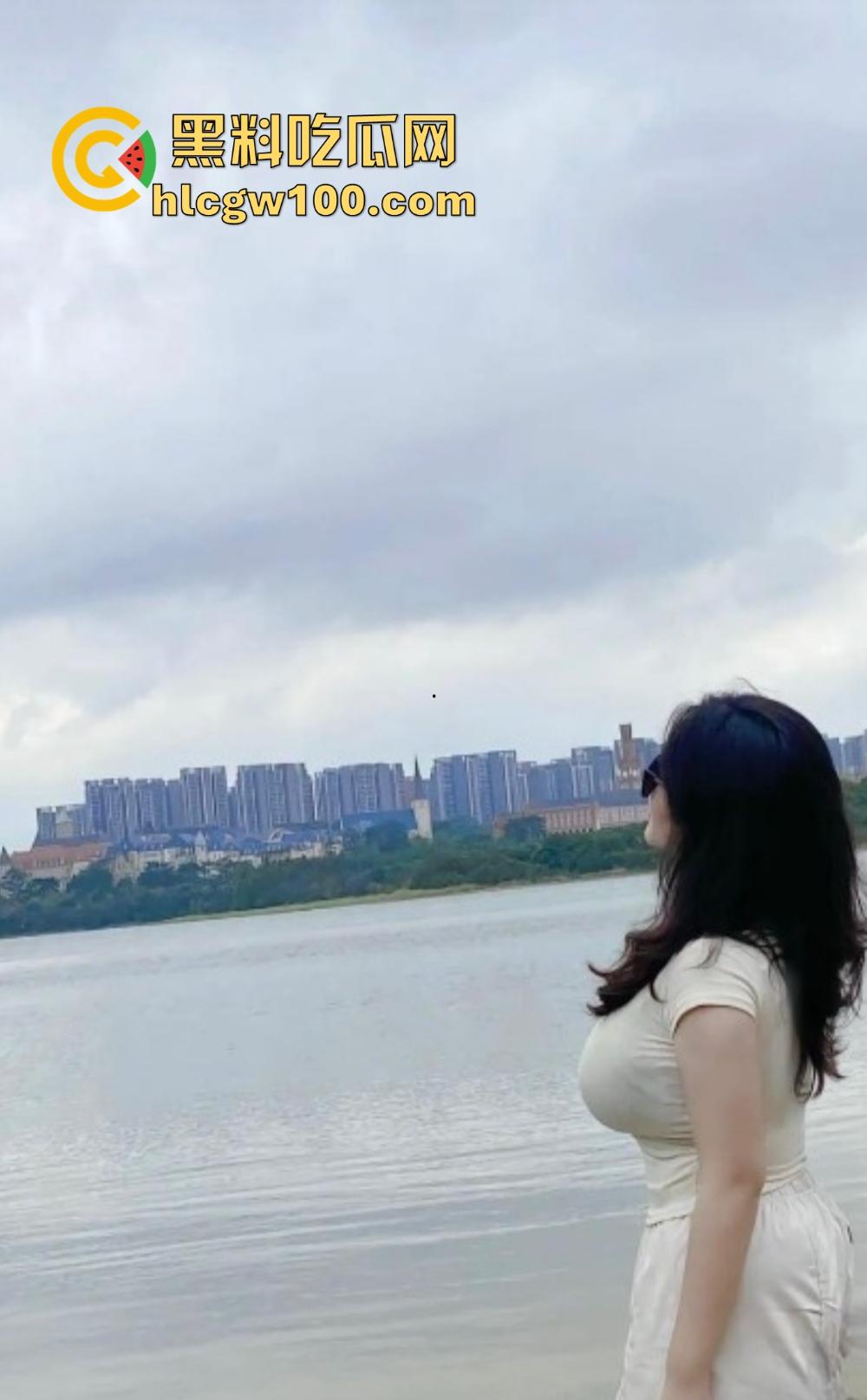 巨乳少妇30分钟狂欢,深喉后入掐脖子爆操,真是奶子即正义,全程摇摆奶子蜜桃臀! 第5张 巨乳少妇30分钟狂欢,深喉后入掐脖子爆操,真是奶子即正义,全程摇摆奶子蜜桃臀! 第5张