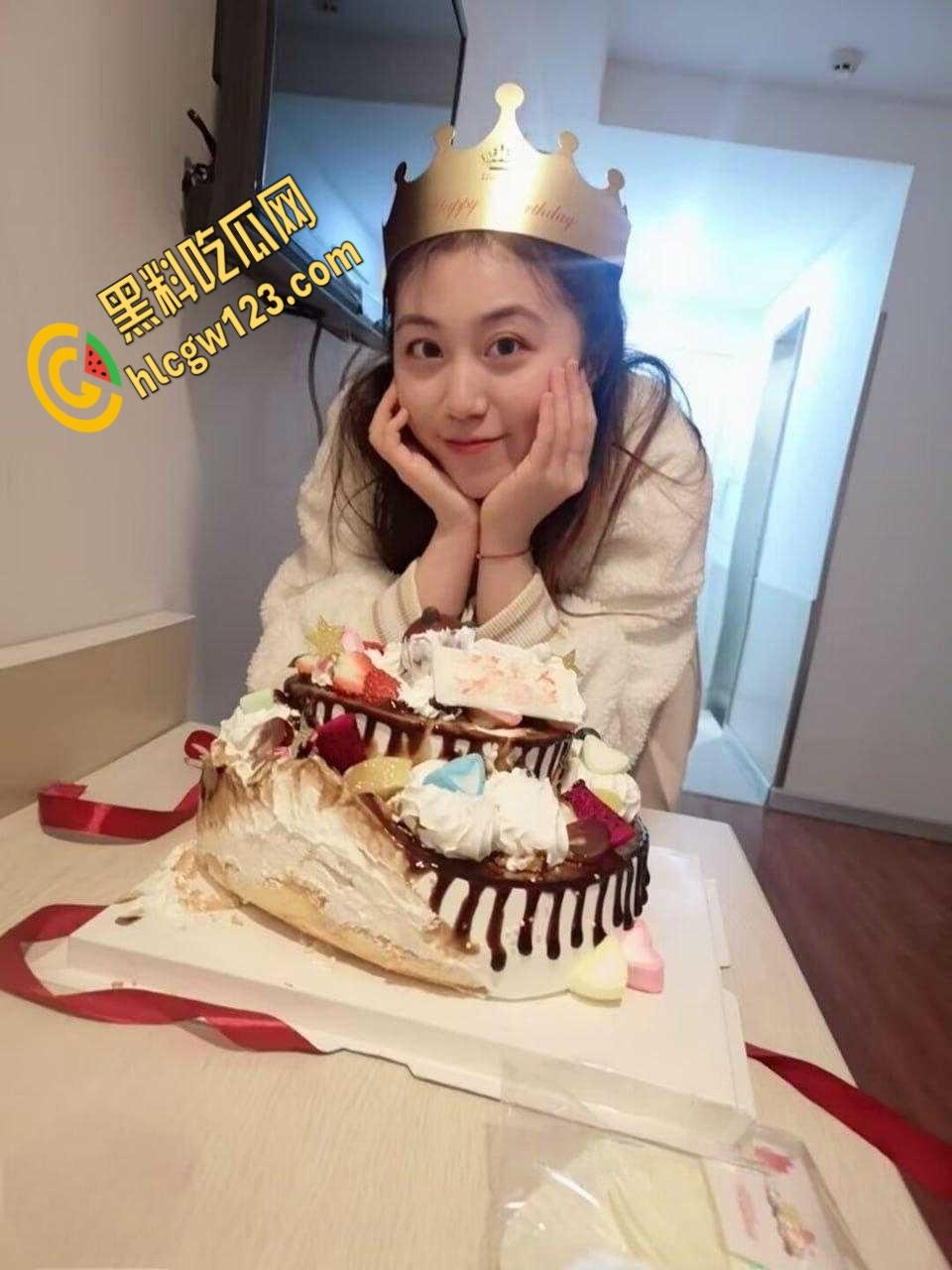 山东淄博公务员【贺欣】,眼镜人妻出轨流出,外表甜美可爱床上淫荡至极 ! 第2张 山东淄博公务员【贺欣】,眼镜人妻出轨流出,外表甜美可爱床上淫荡至极 ! 第2张