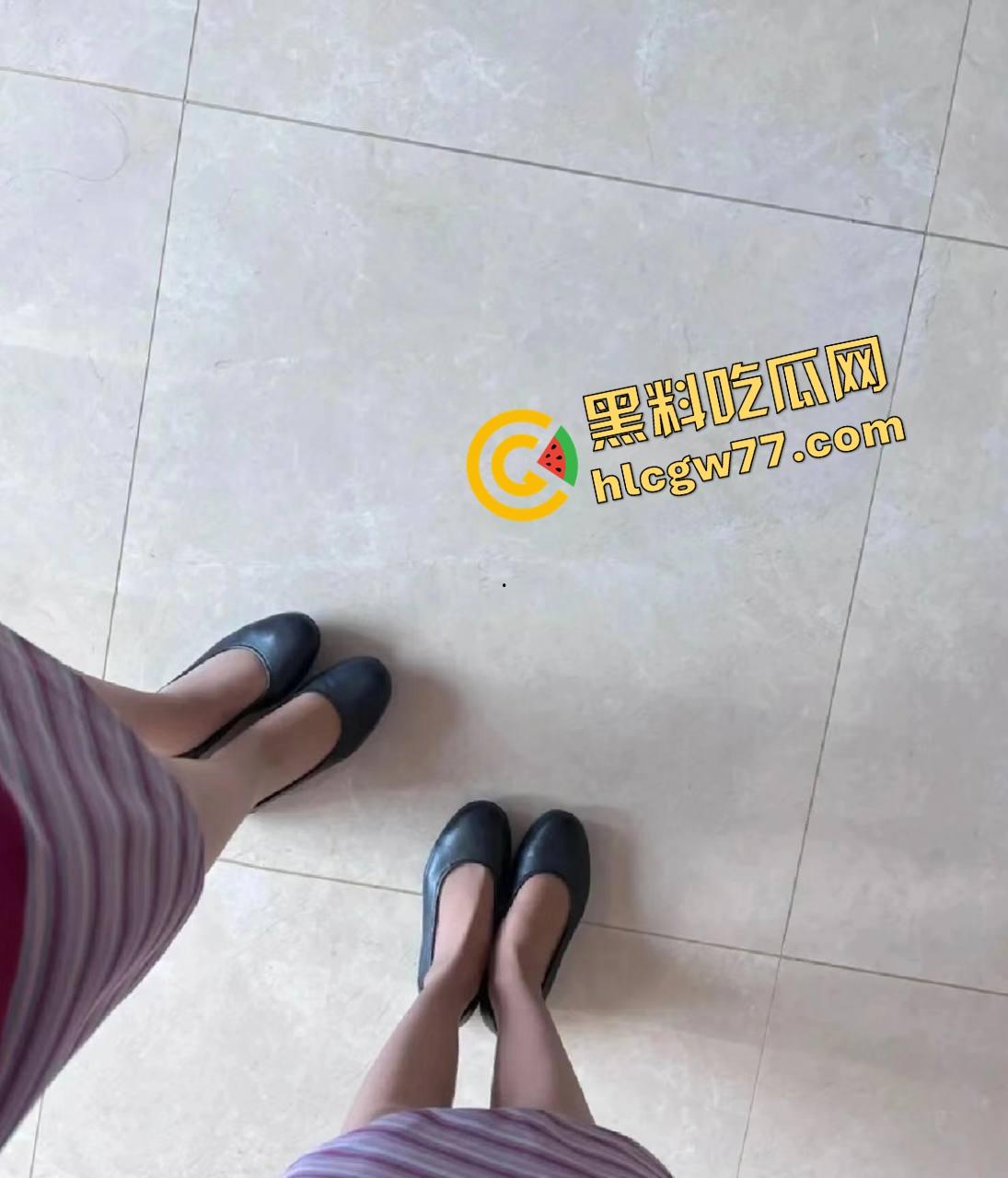 南航空姐变身福利姬,线下酒店金主狂干举牌互动,中出高清画面曝光,一炮5K比飞工资快多了! 第10张 南航空姐变身福利姬,线下酒店金主狂干举牌互动,中出高清画面曝光,一炮5K比飞工资快多了! 第10张