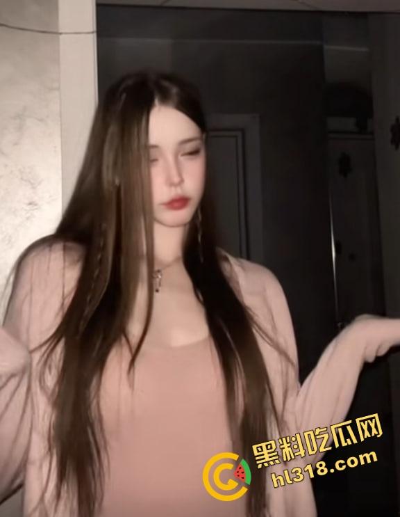 欧美酒吧绝活骚姐一屁股坐下把黄瓜全插进逼里口交双修,抬着观众的头当手动飞机杯一顿插! 第2张 欧美酒吧绝活骚姐一屁股坐下把黄瓜全插进逼里口交双修,抬着观众的头当手动飞机杯一顿插! 第2张