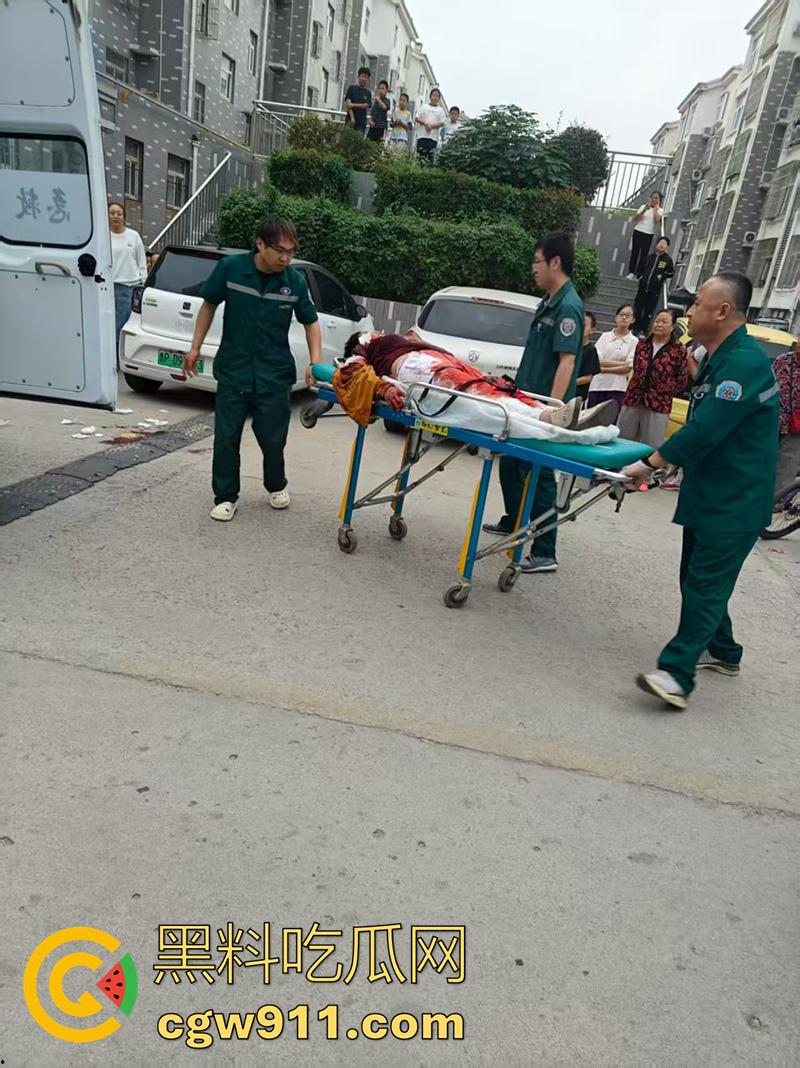 山东聊城老头怒捅邻居老太，两人早已私通，结果老太太又和别人好上了，大爷吃醋动了杀心，太刺激了！  第1张